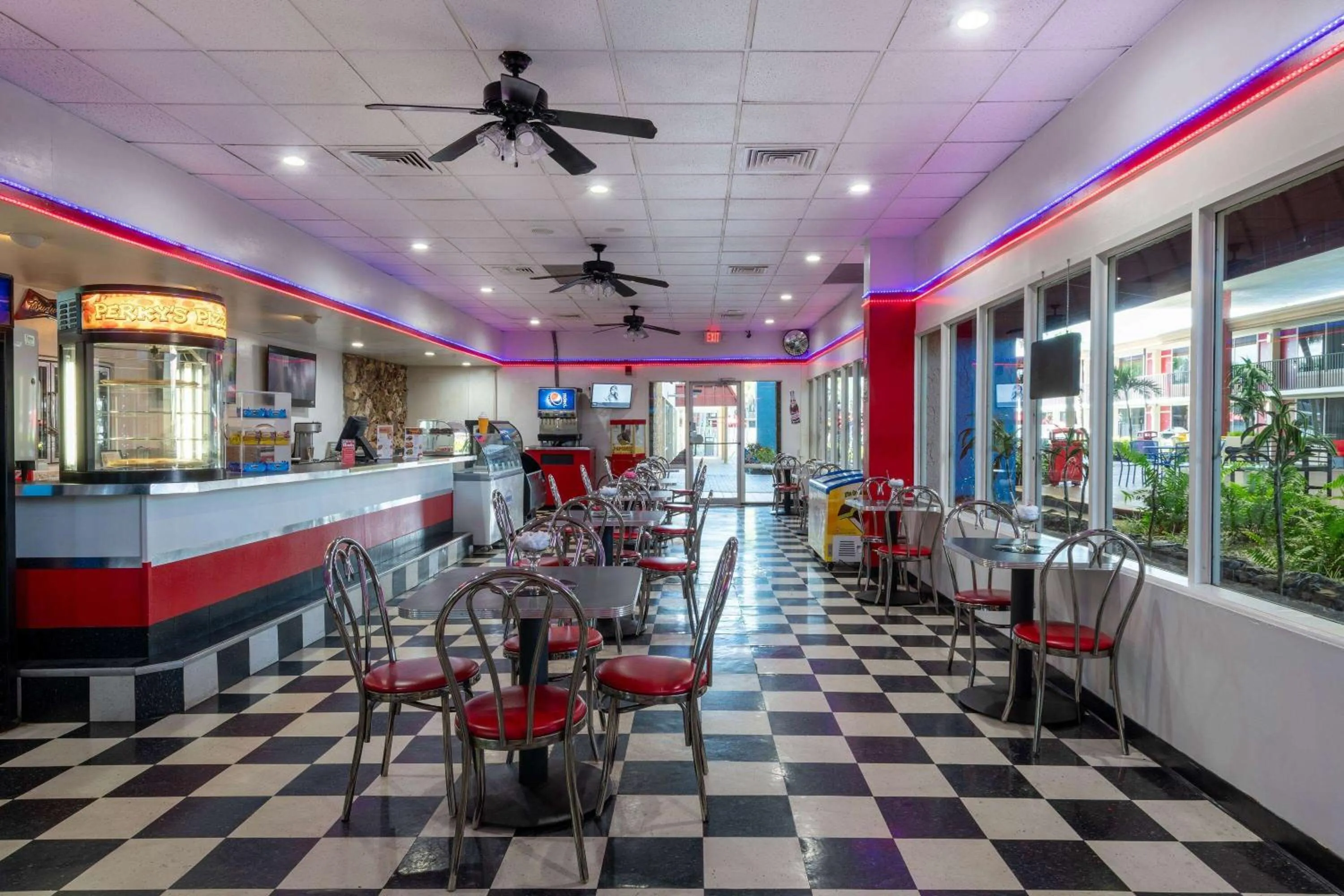 Restaurant/places to eat in Ramada by Wyndham Kissimmee Gateway - Free Theme Park Shuttle