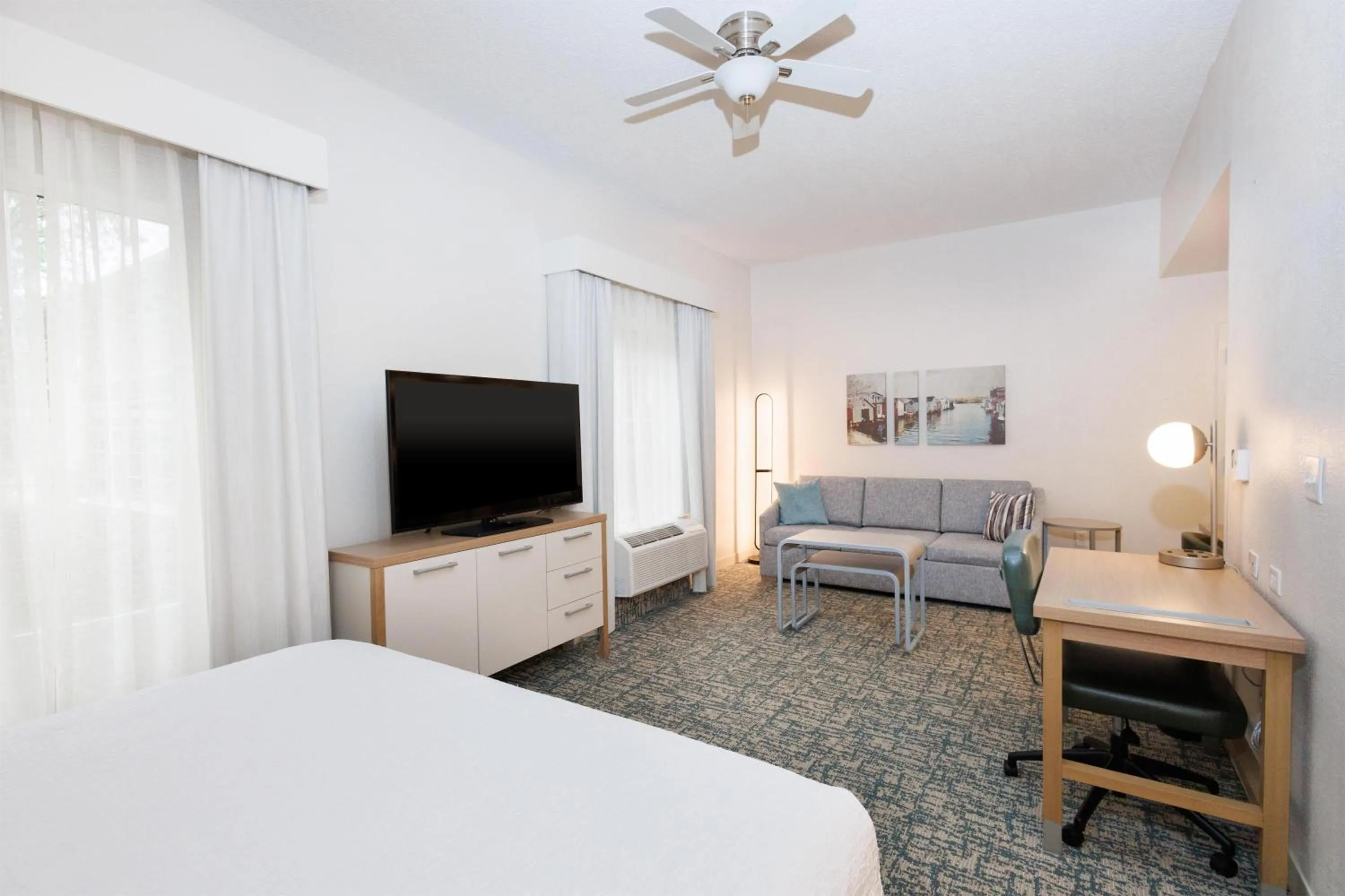 Living room, Bed in Homewood Suites by Hilton Rochester - Victor