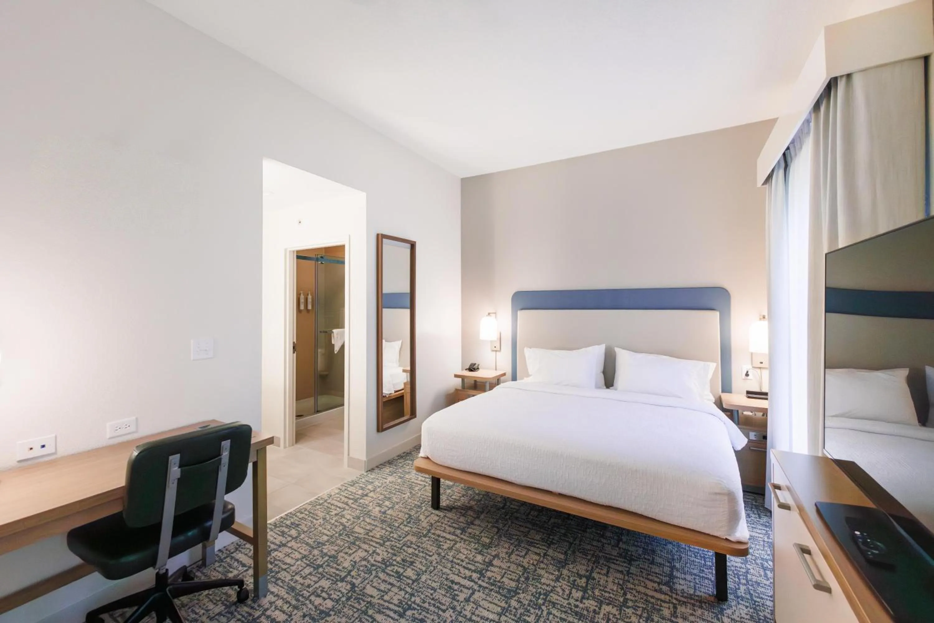 Photo of the whole room, Bed in Homewood Suites by Hilton Rochester - Victor