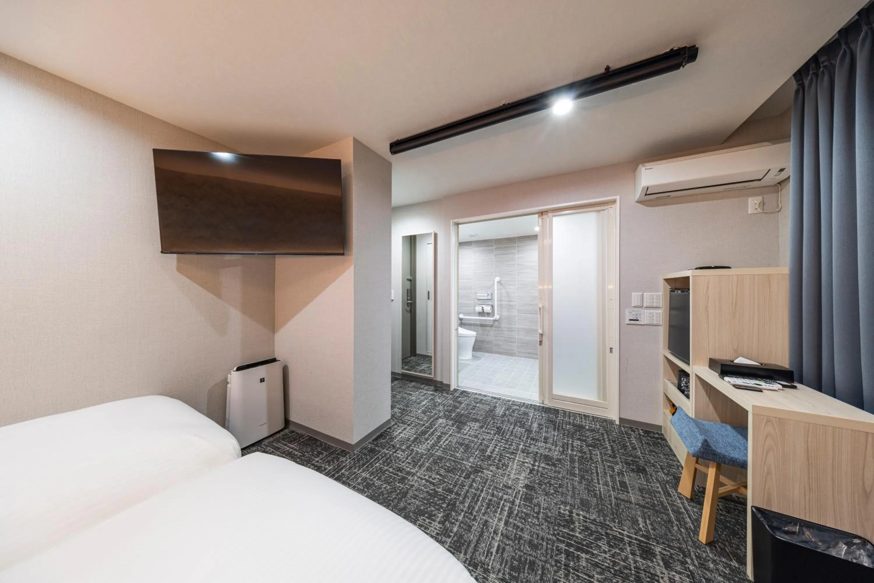 TV and multimedia, Bed in Hotel Cerezo