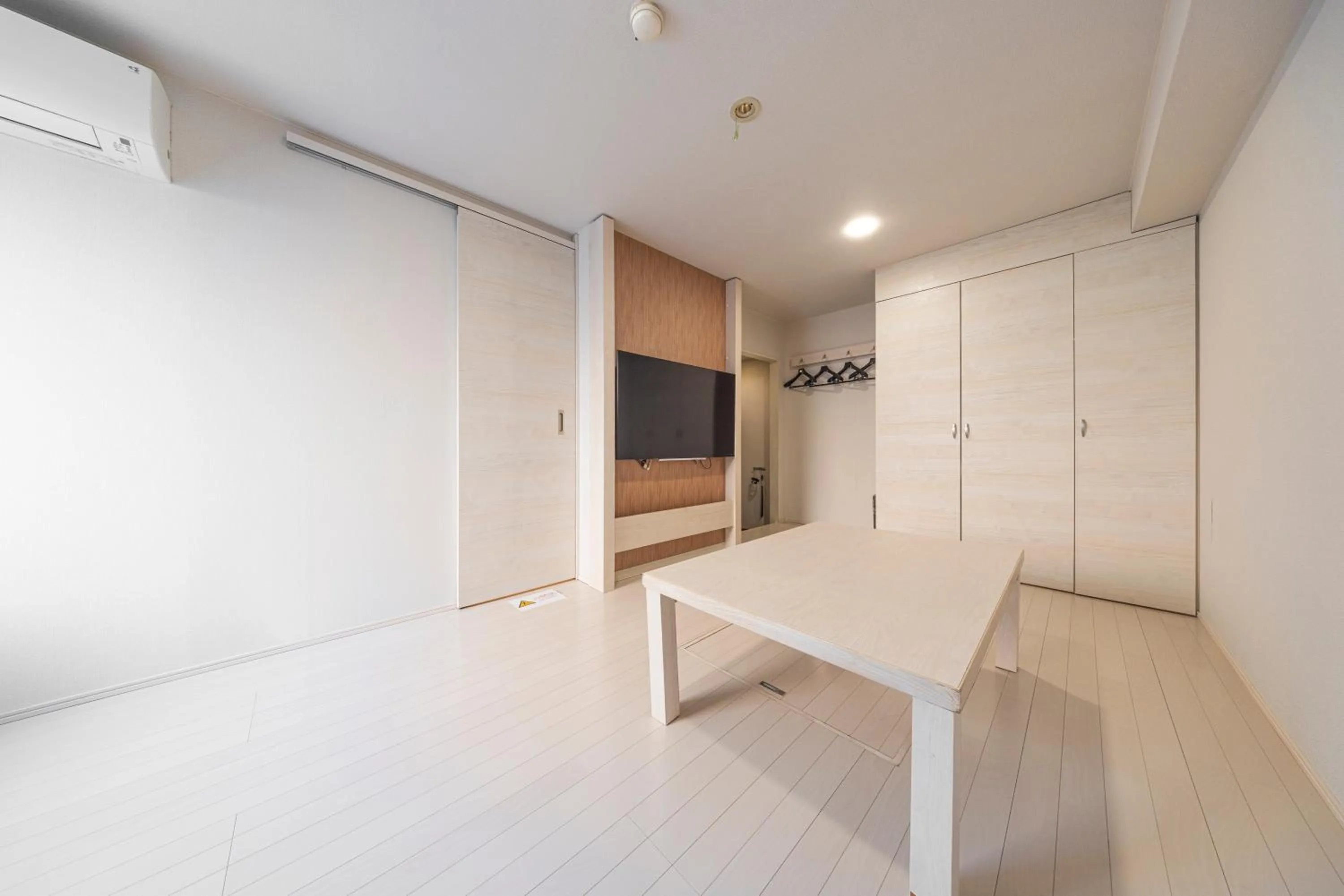 Photo of the whole room in Hotel Cerezo