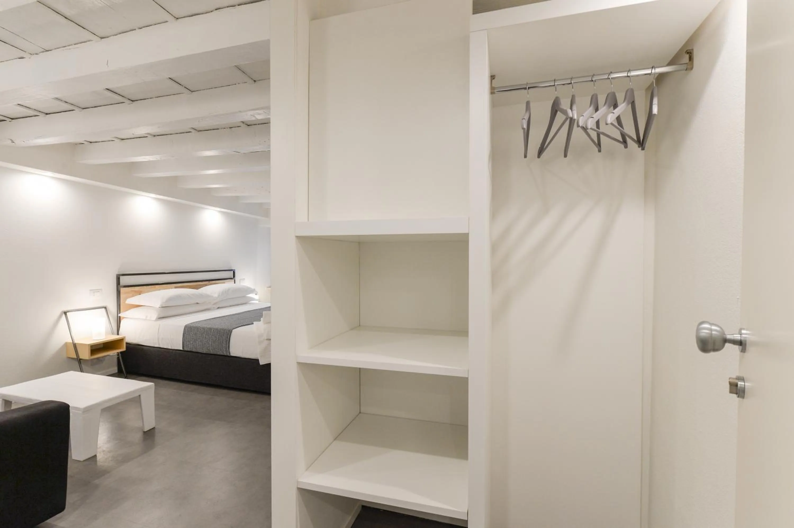 Decorative detail, Bed in Piano Tre