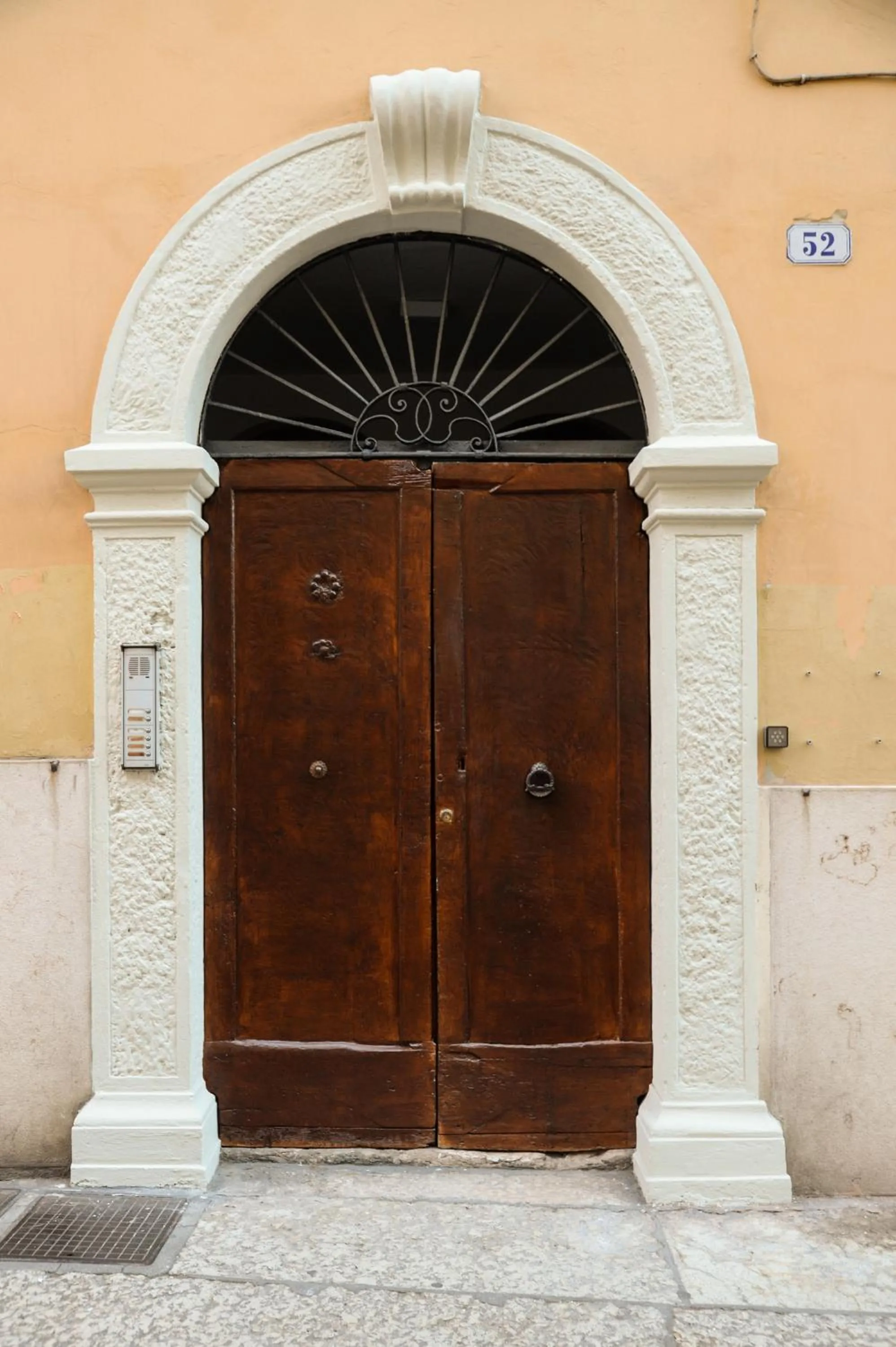 Facade/entrance in Piano Tre
