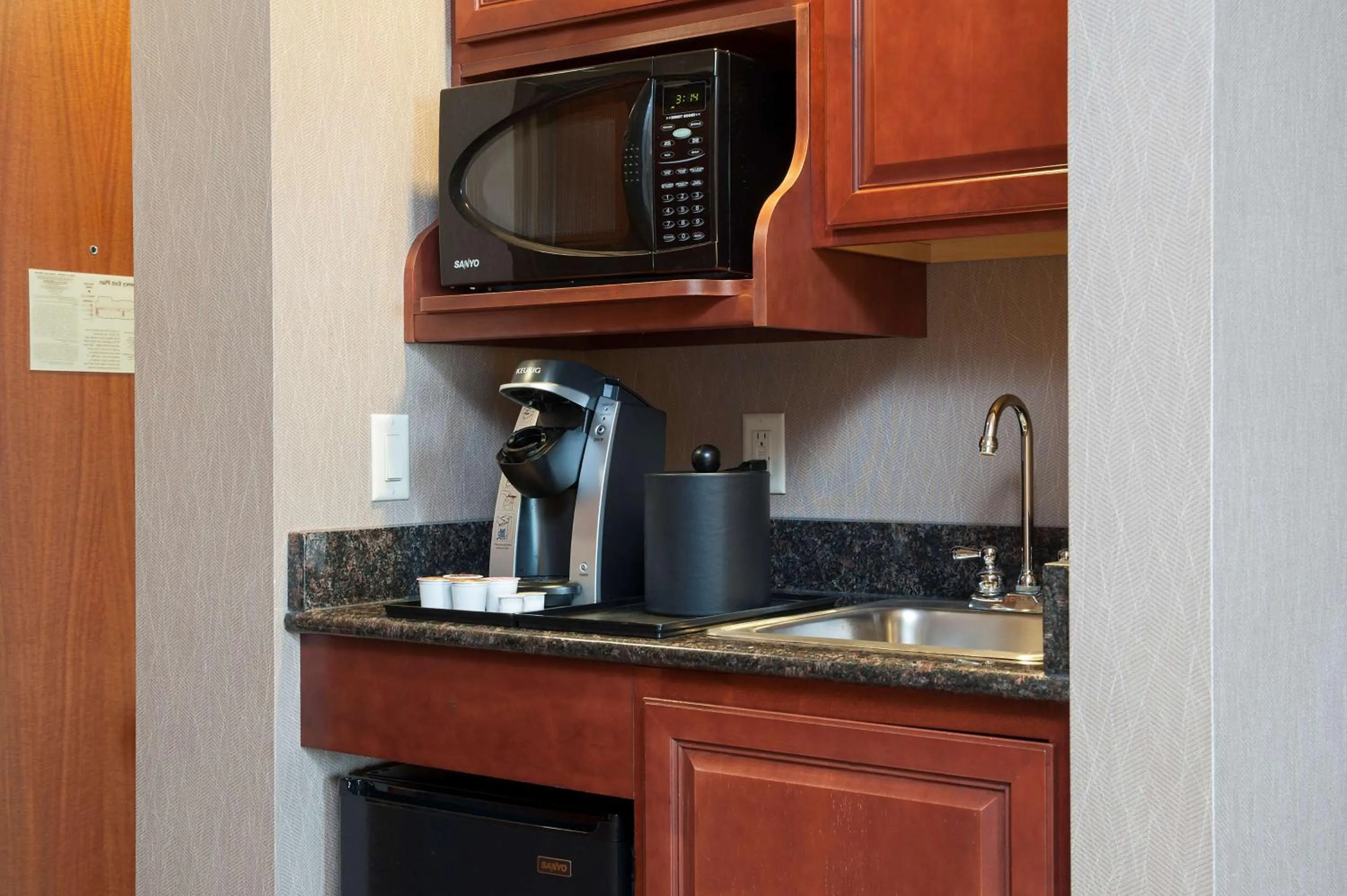 Kitchen or kitchenette in Hilton Garden Inn Indianapolis South/Greenwood