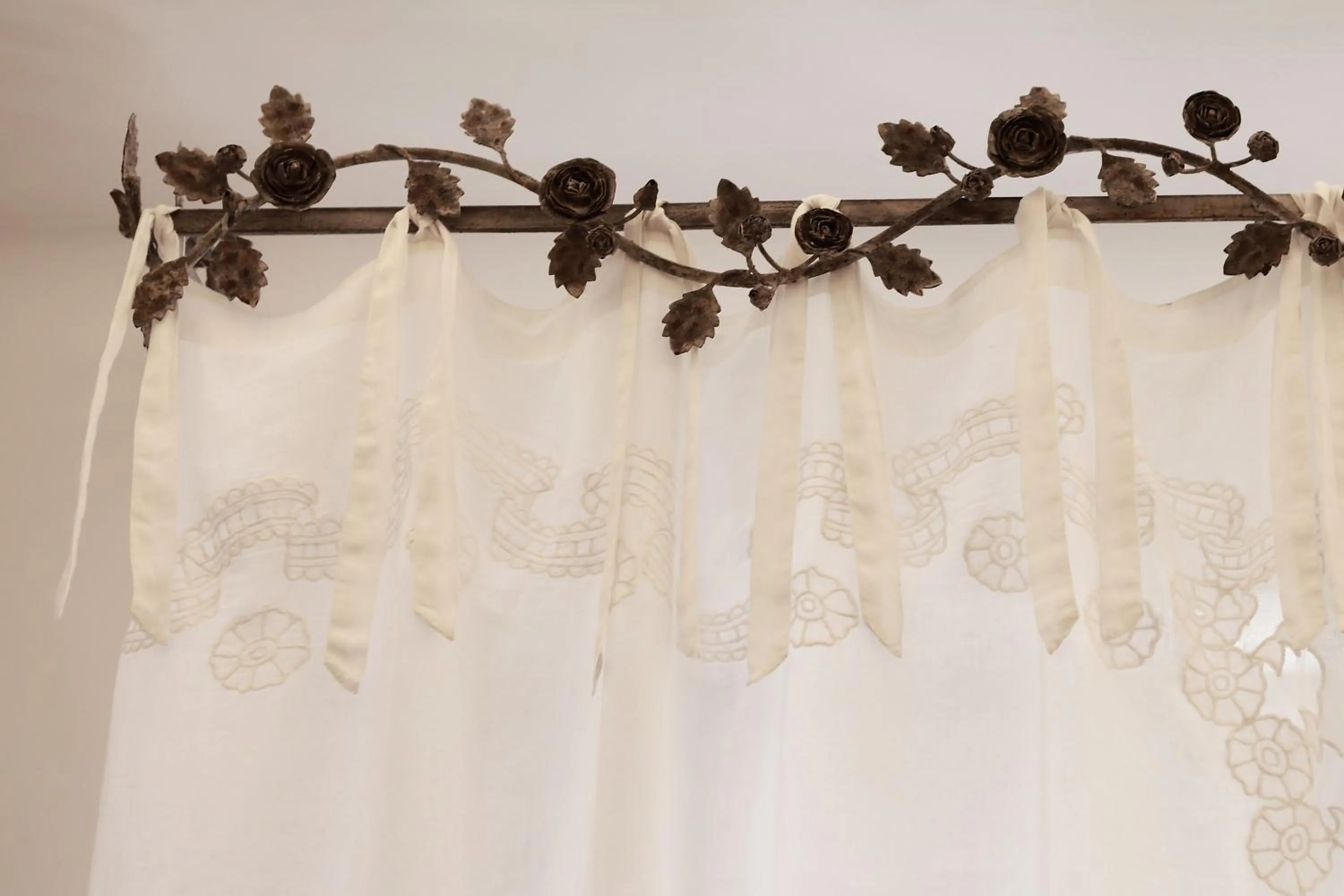 Decorative detail in Casa Fioravanti