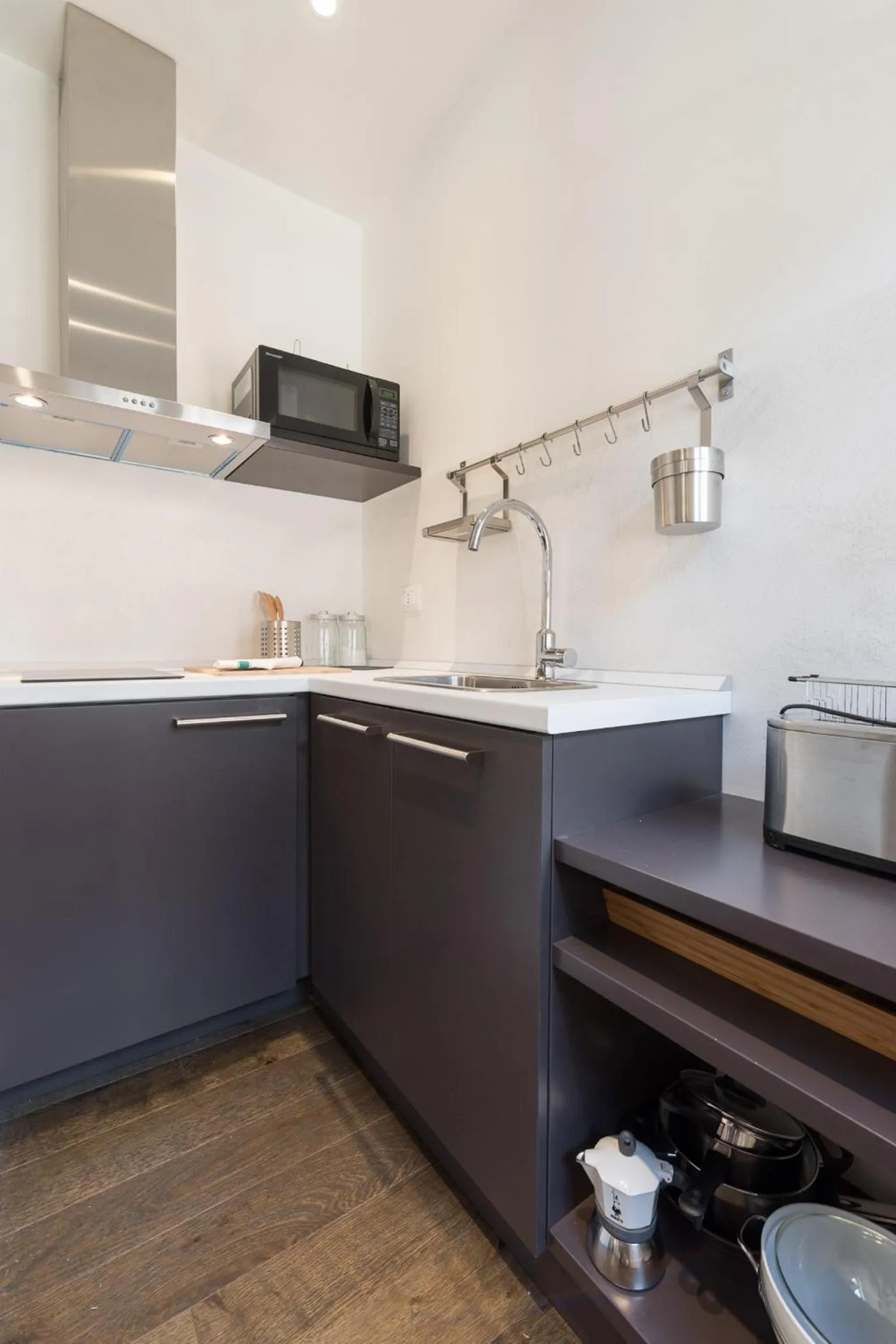 Kitchen or kitchenette in Novella Goldoni Suite-by Florence Concierge