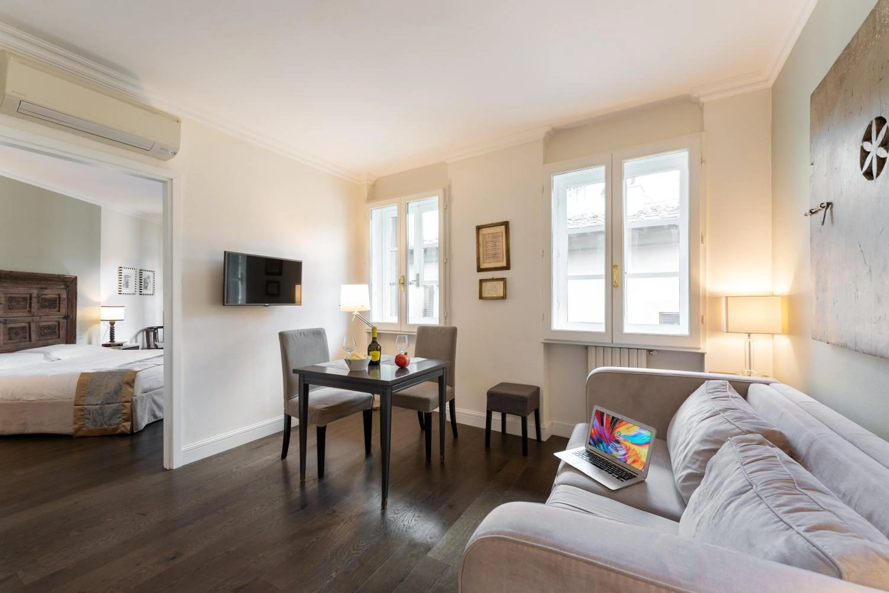 Living room, Bed in Novella Goldoni Suite-by Florence Concierge