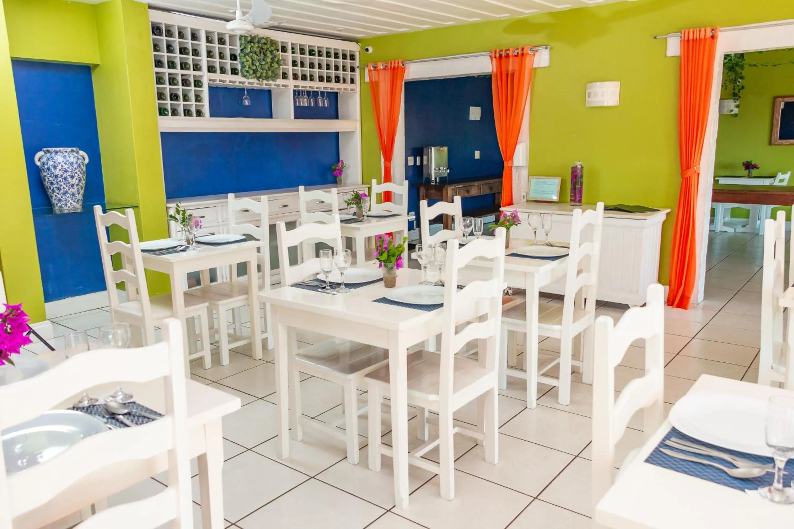 Restaurant/places to eat in Pousada dos Reis