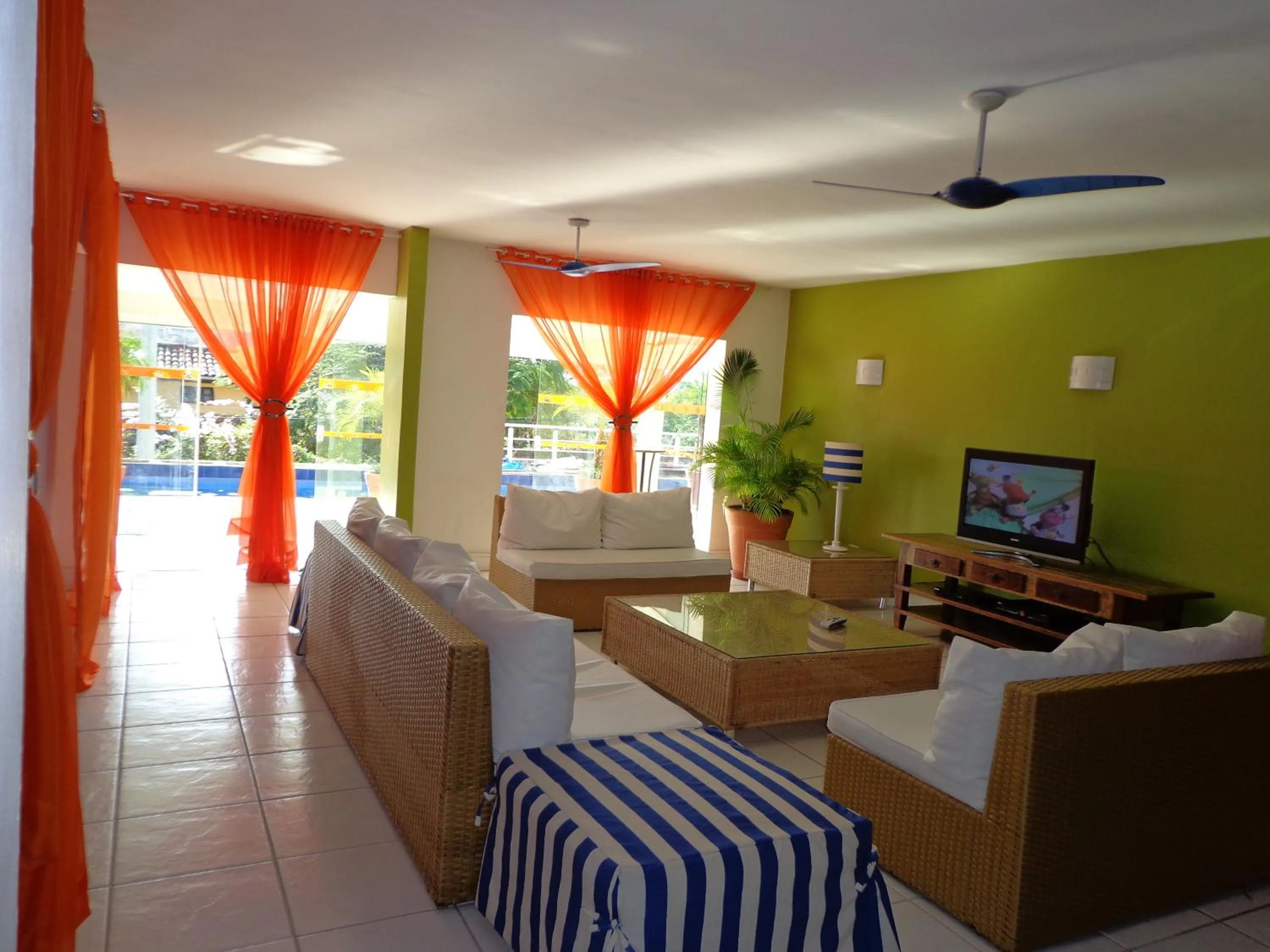 Communal lounge/ TV room in Pousada dos Reis