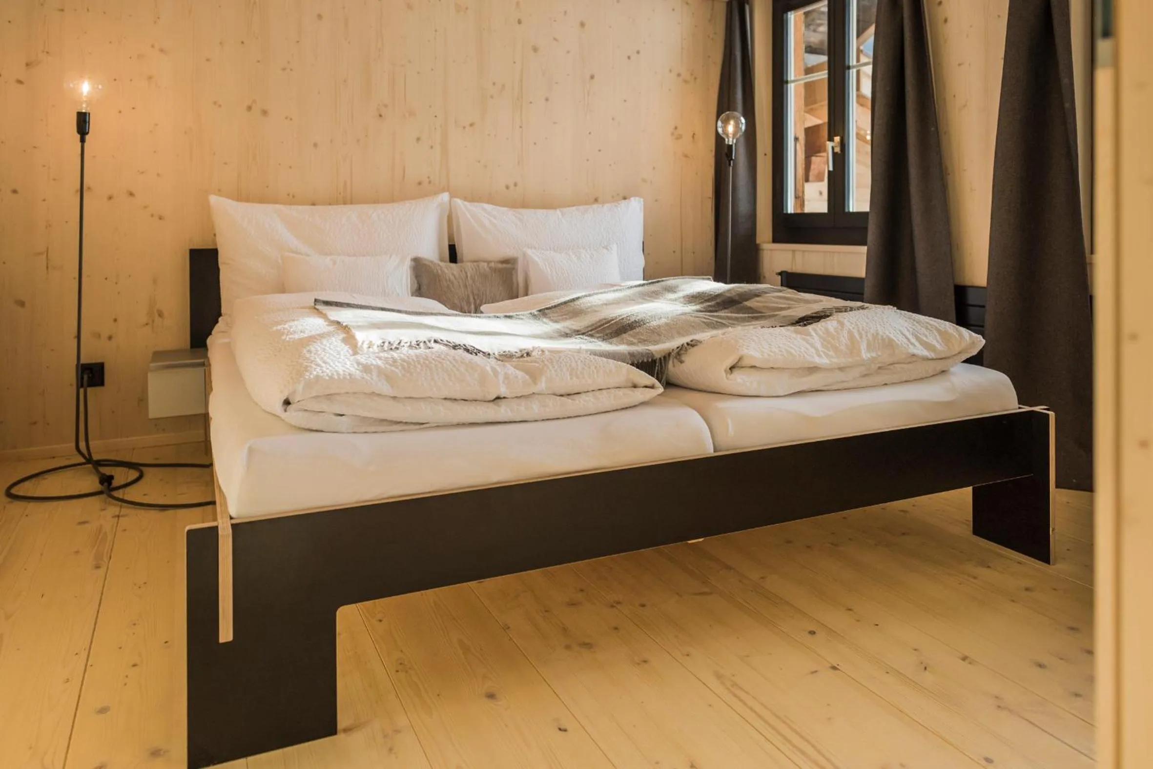 Bed in Lenk Lodge - Boutique & Design Hotel und Apartements