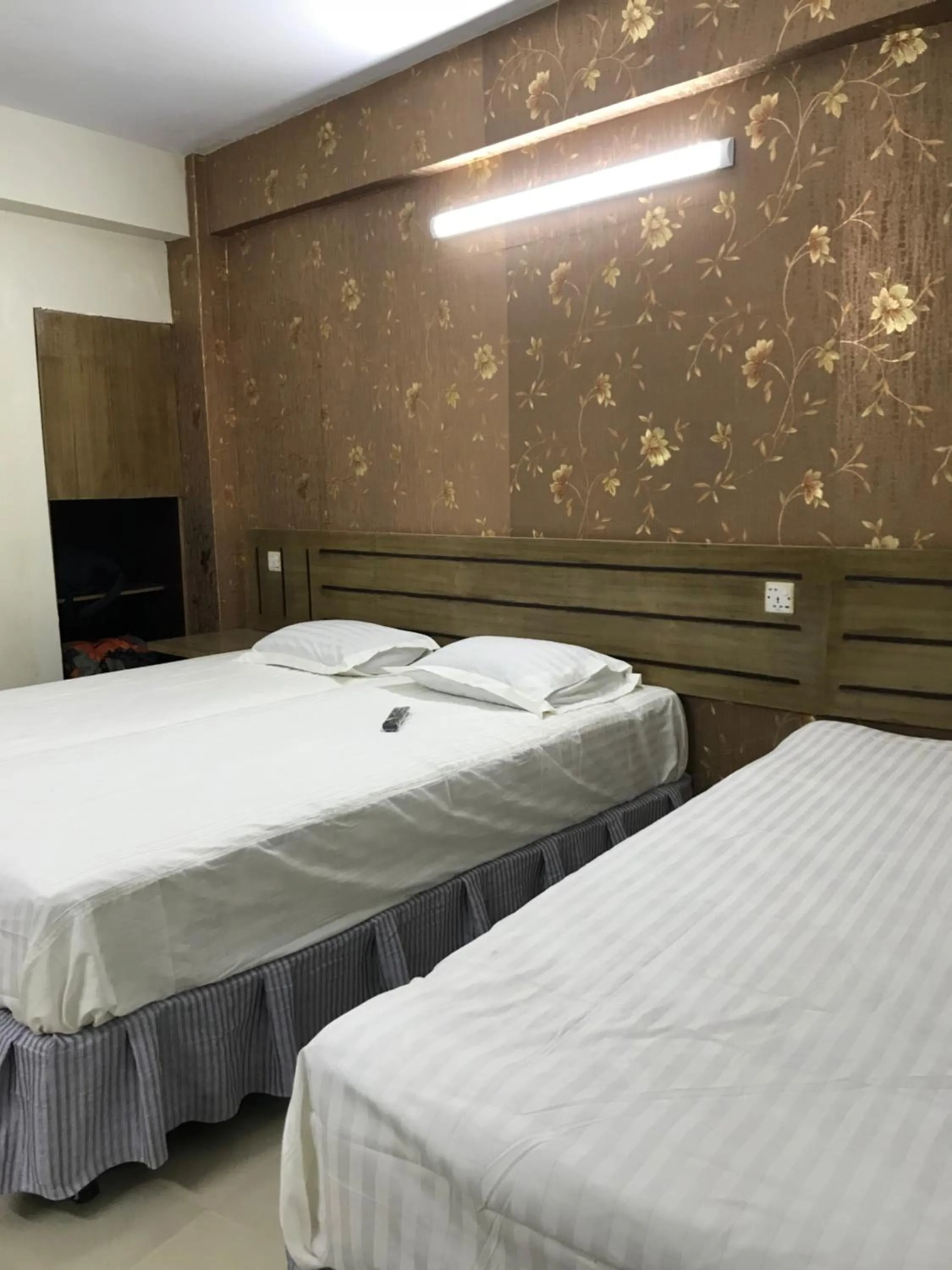 Basic Triple Room with Shared Bathroom in Hotel Seven Star