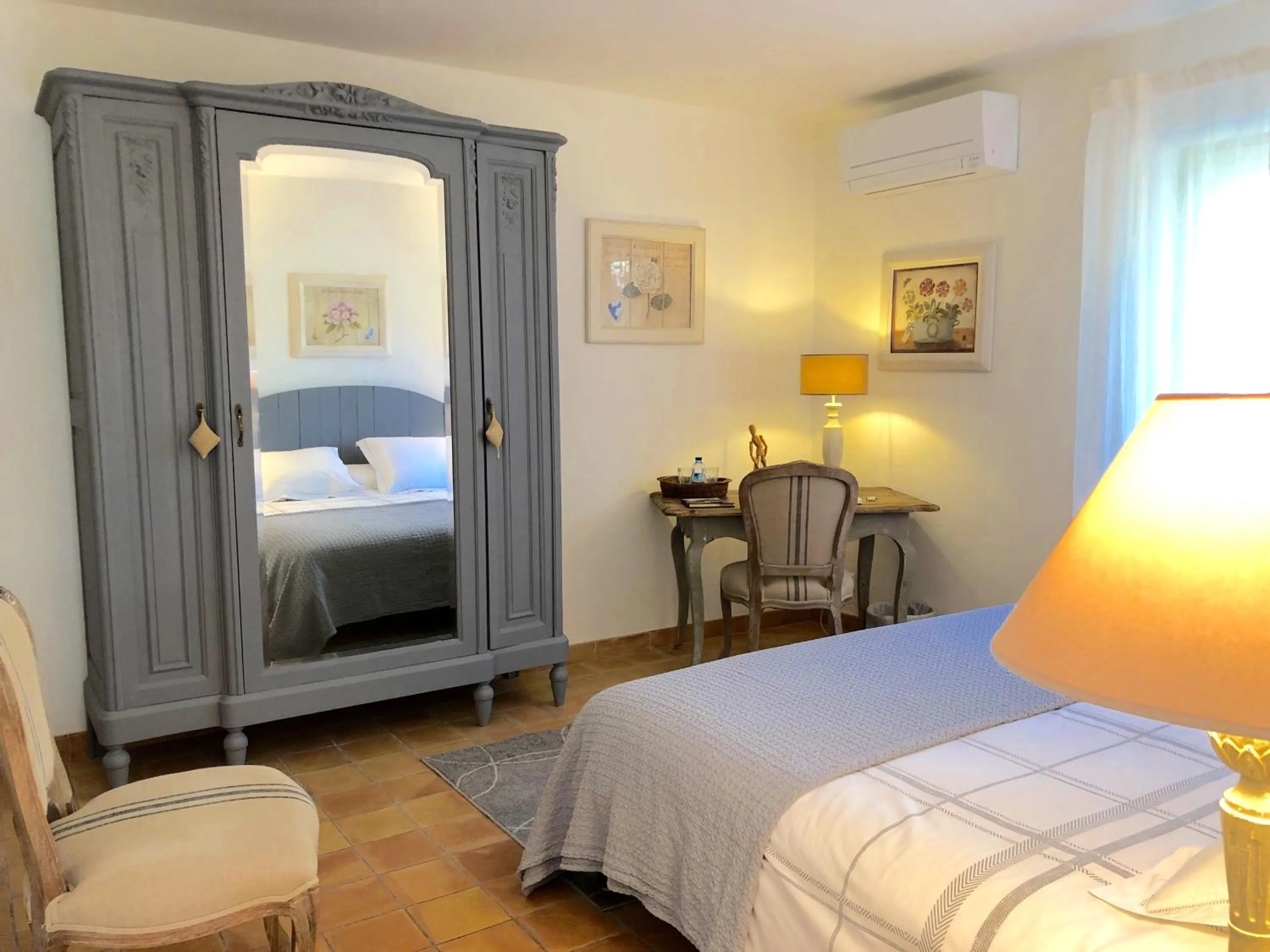 Photo of the whole room, Bed in B&B La Badelle