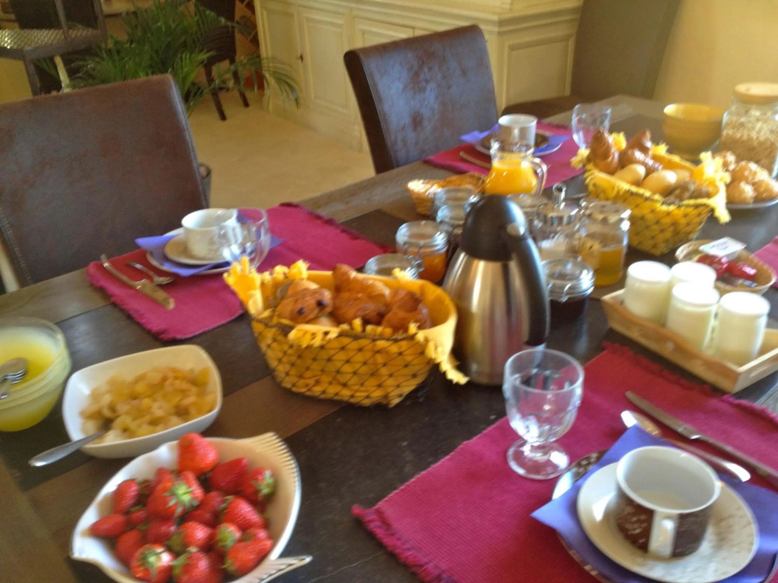 Continental breakfast in B&B La Badelle
