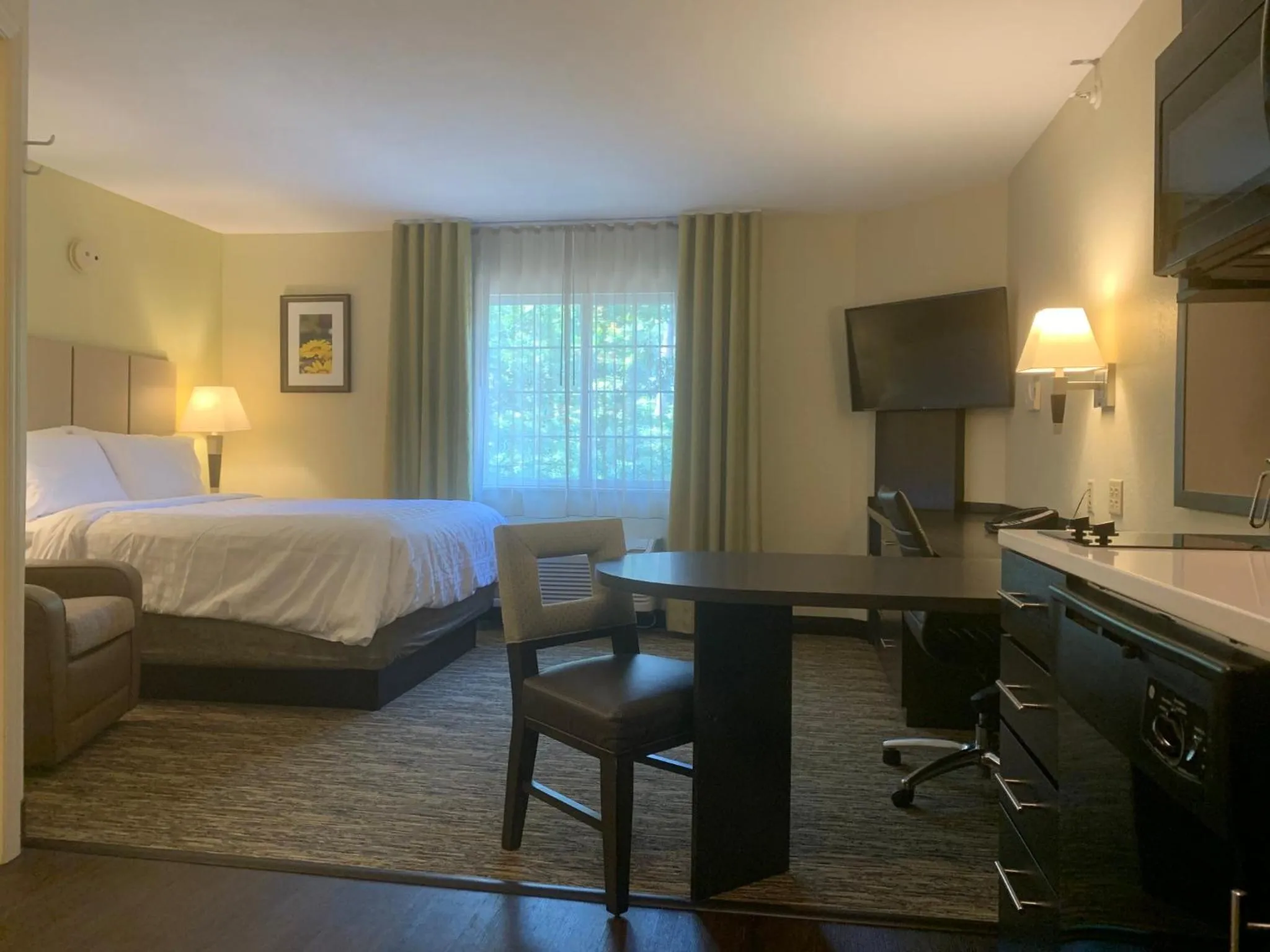Photo of the whole room, Bed in Candlewood Suites Raleigh Crabtree by IHG