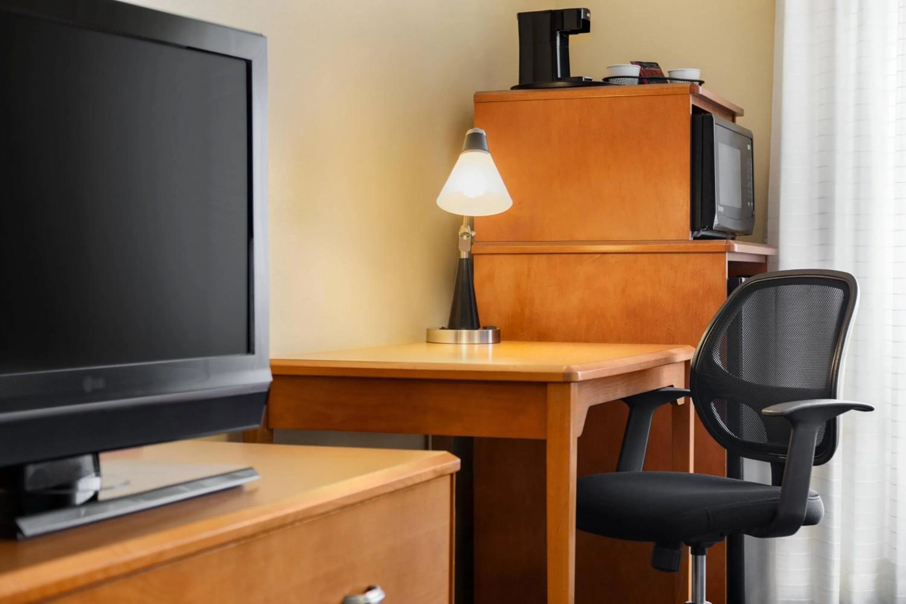 Photo of the whole room in Fairfield Inn & Suites by Marriott Toledo Maumee