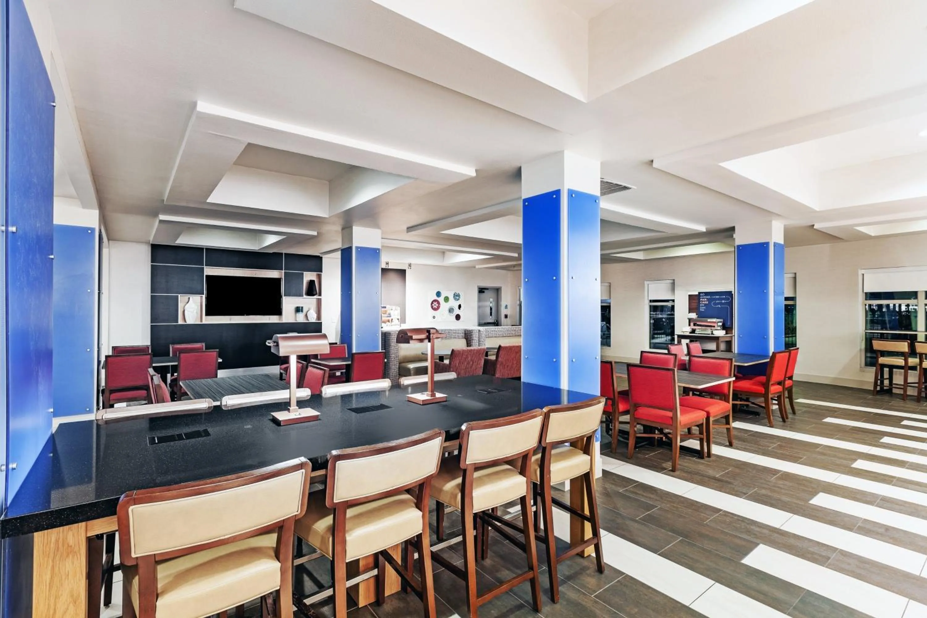 Breakfast in Holiday Inn Express Hotel and Suites Shreveport South Park Plaza by IHG