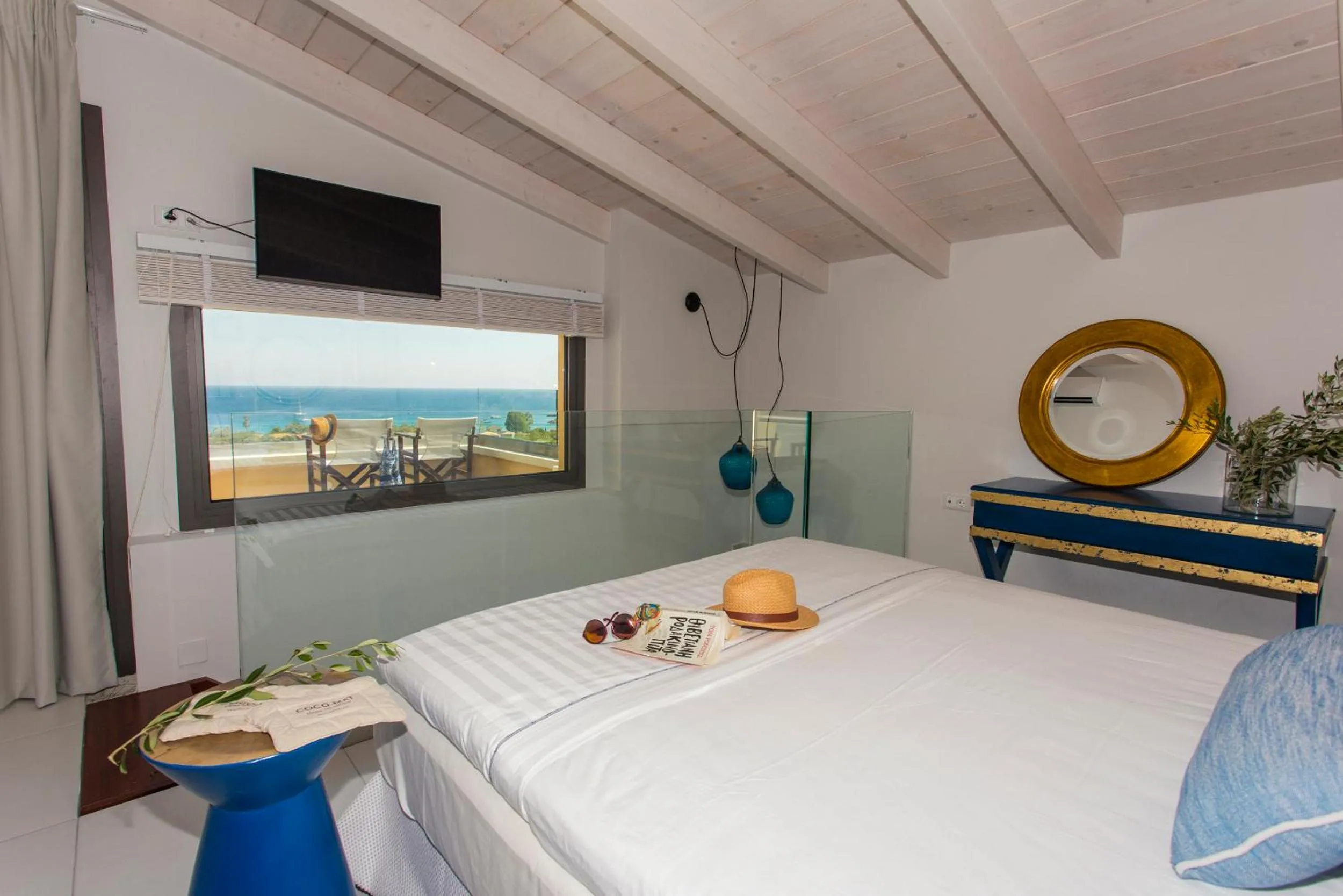 Day, Bed in Golden Bay Suites & Maisonettes
