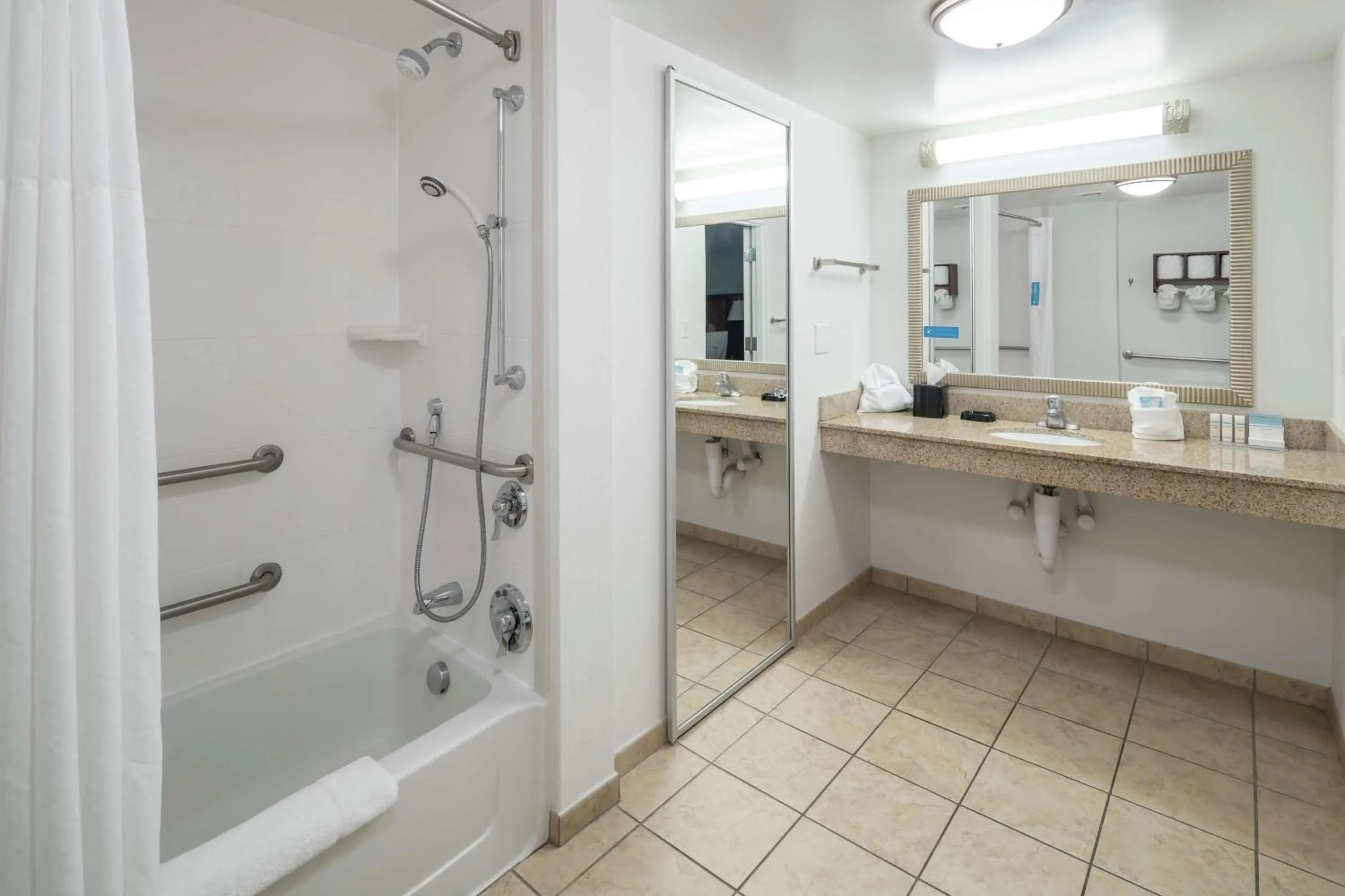 Bathroom in Hampton Inn & Suites Panama City Beach-Pier Park Area