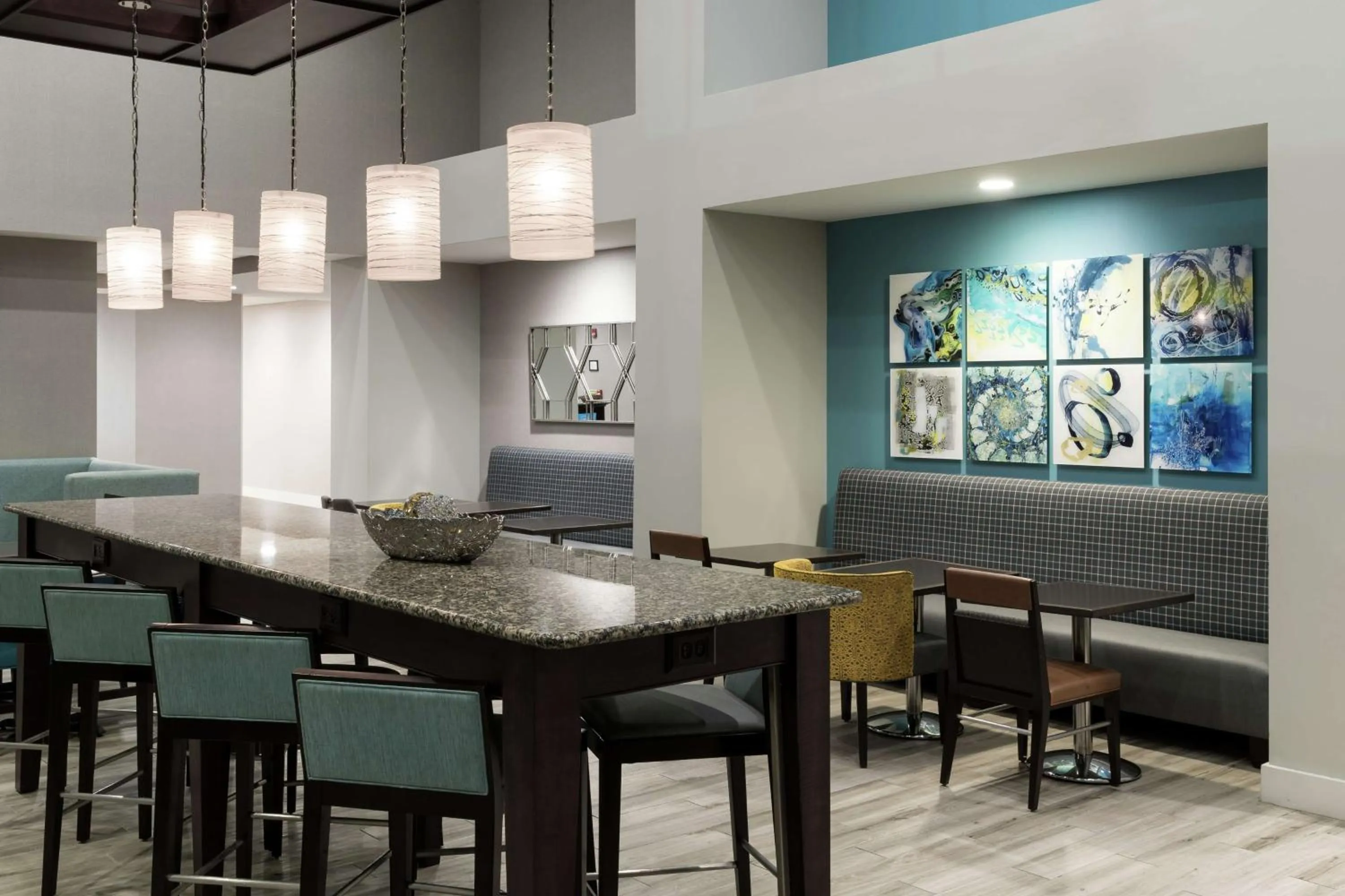 Dining area in Hampton Inn & Suites Panama City Beach-Pier Park Area