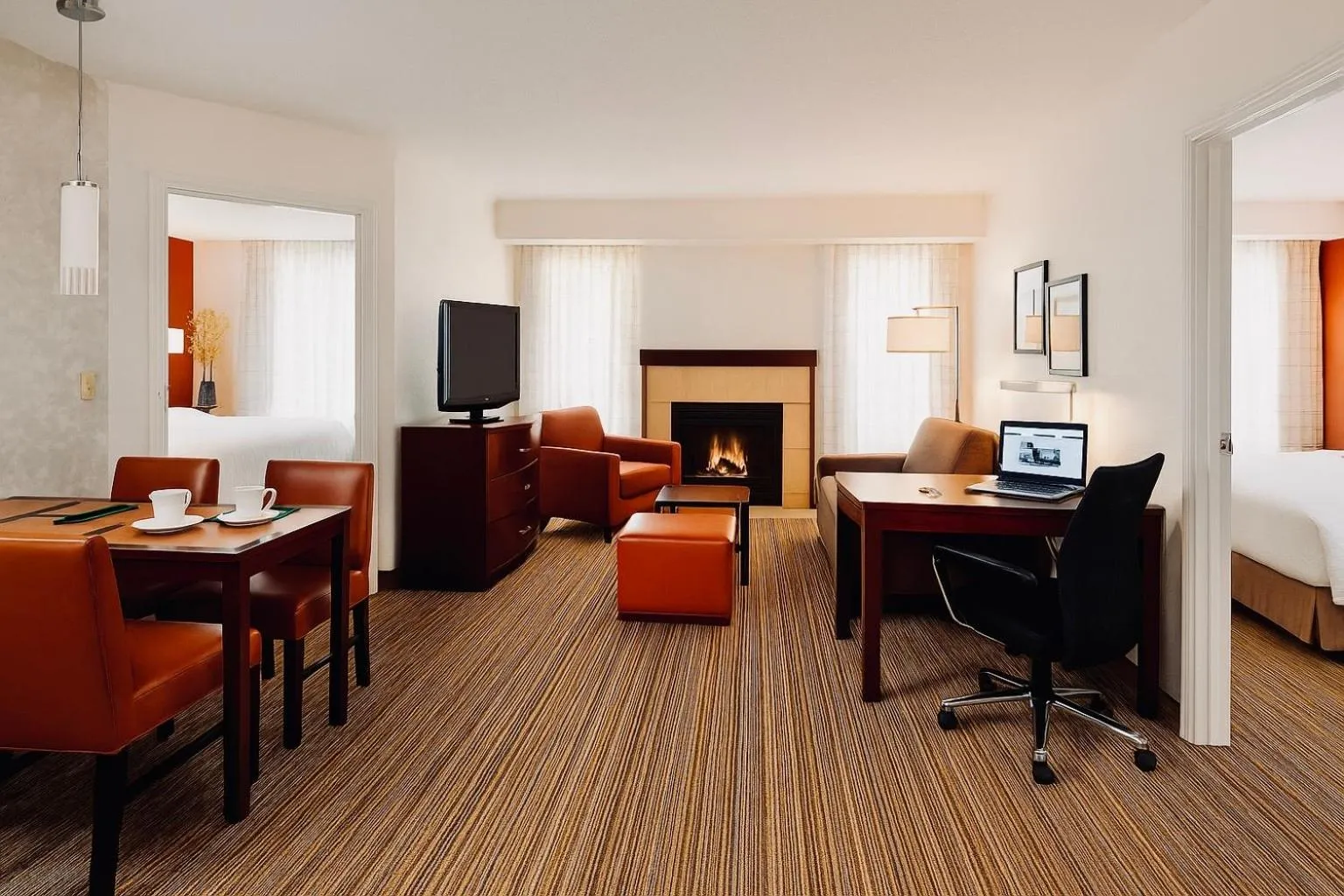TV and multimedia in MainStay Suites Appleton Airport - Fox River Mall Area