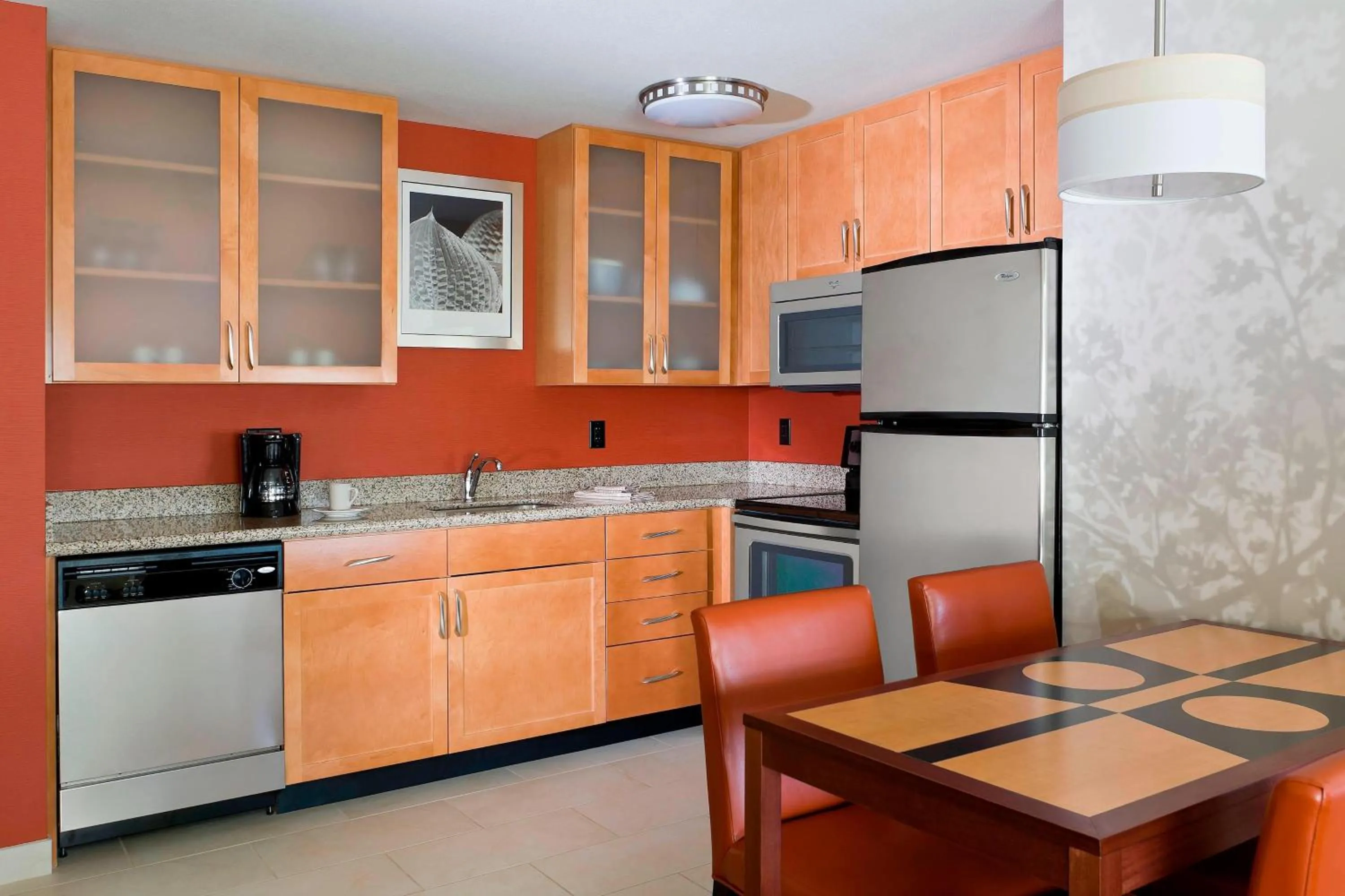 Kitchen or kitchenette in Residence Inn by Marriott Houston The Woodlands/Lake Front Circle