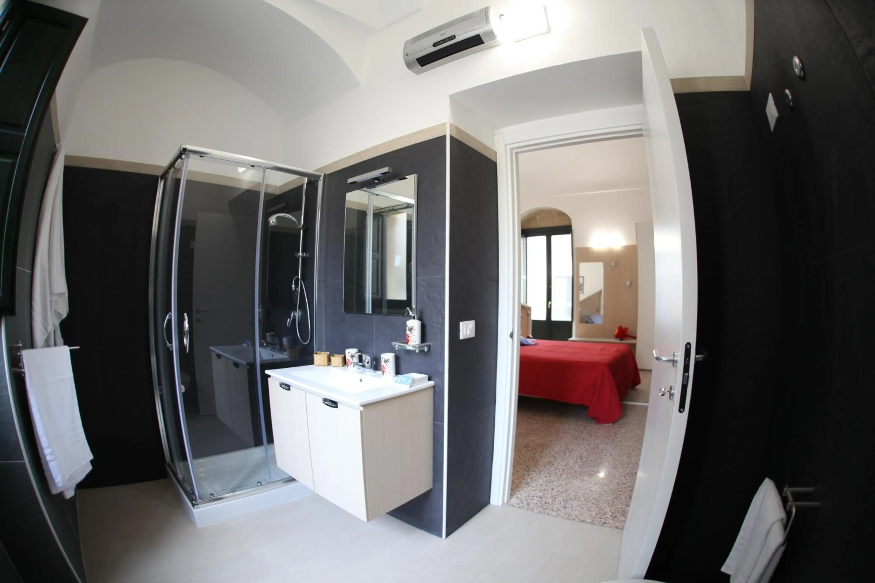 Bathroom, Bed in RTA Palazzo Judica