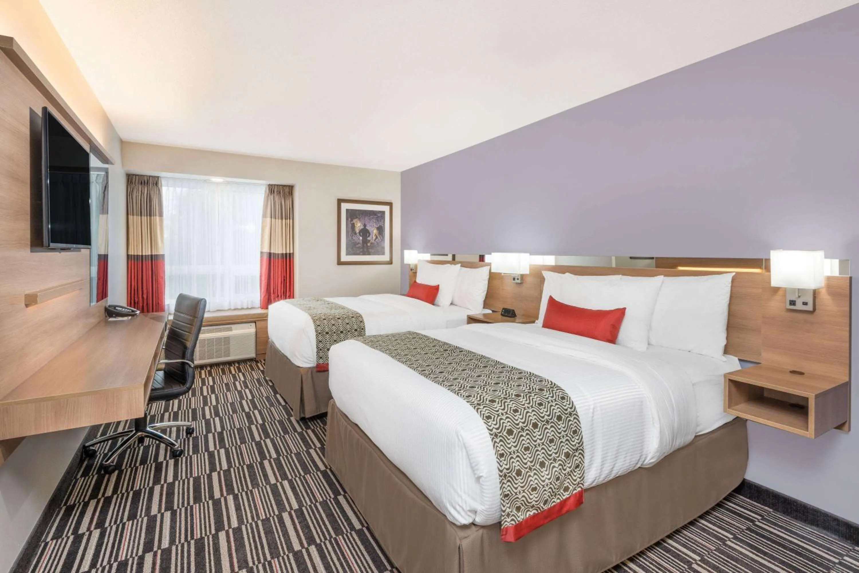 Photo of the whole room, Bed in Microtel Inn & Suites by Wyndham Sudbury