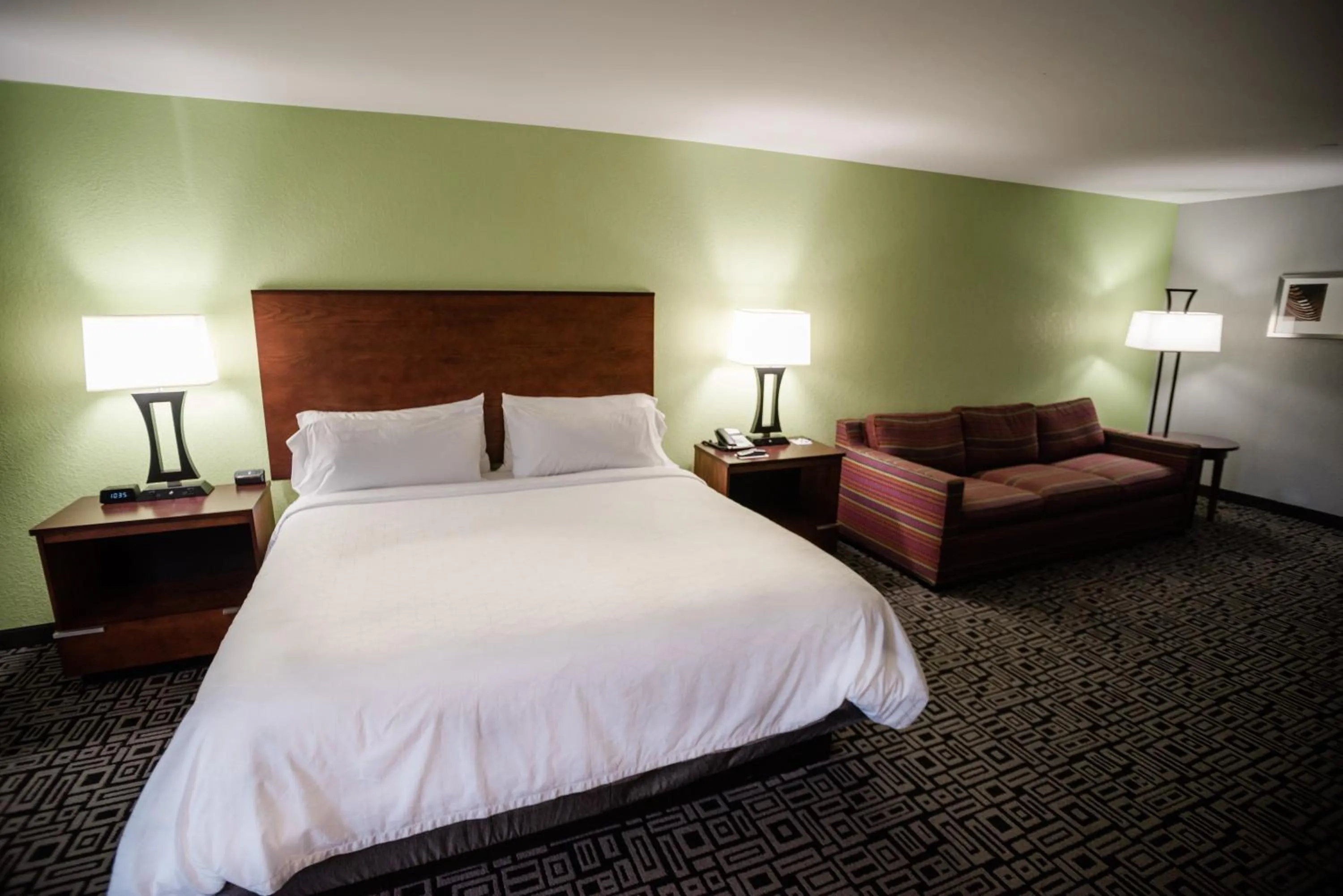 Photo of the whole room, Bed in Holiday Inn Express Hickory - Hickory Mart by IHG