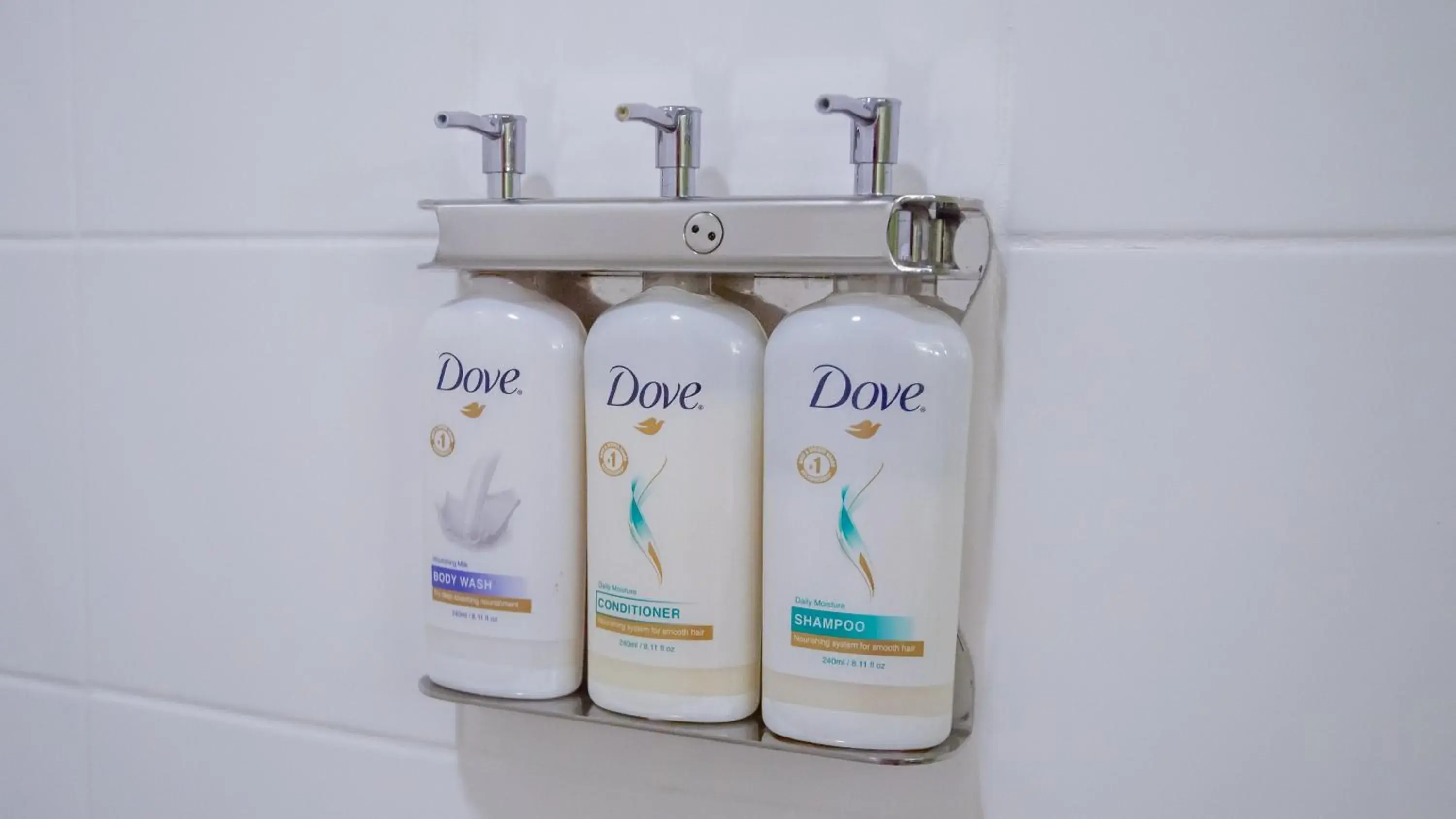 King Room - Disability Access Roll in Shower in Holiday Inn Express Hickory - Hickory Mart by IHG King Room - Disability Access Roll in Shower in Holiday Inn Express Hickory - Hickory Mart by IHG