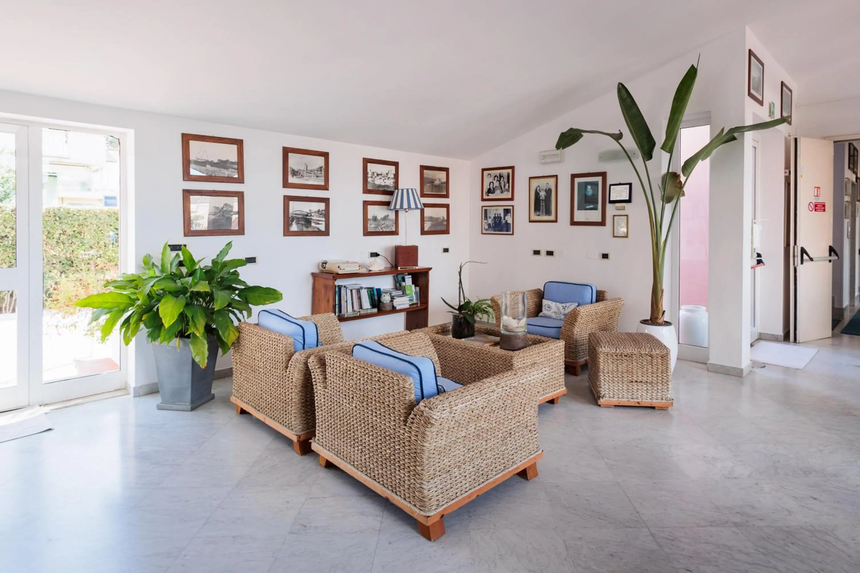 Seating area in Hotel Eden