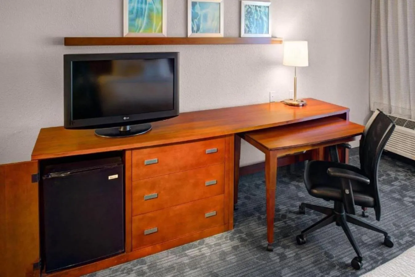 TV and multimedia in Courtyard by Marriott Columbia Northeast/Fort Jackson Area