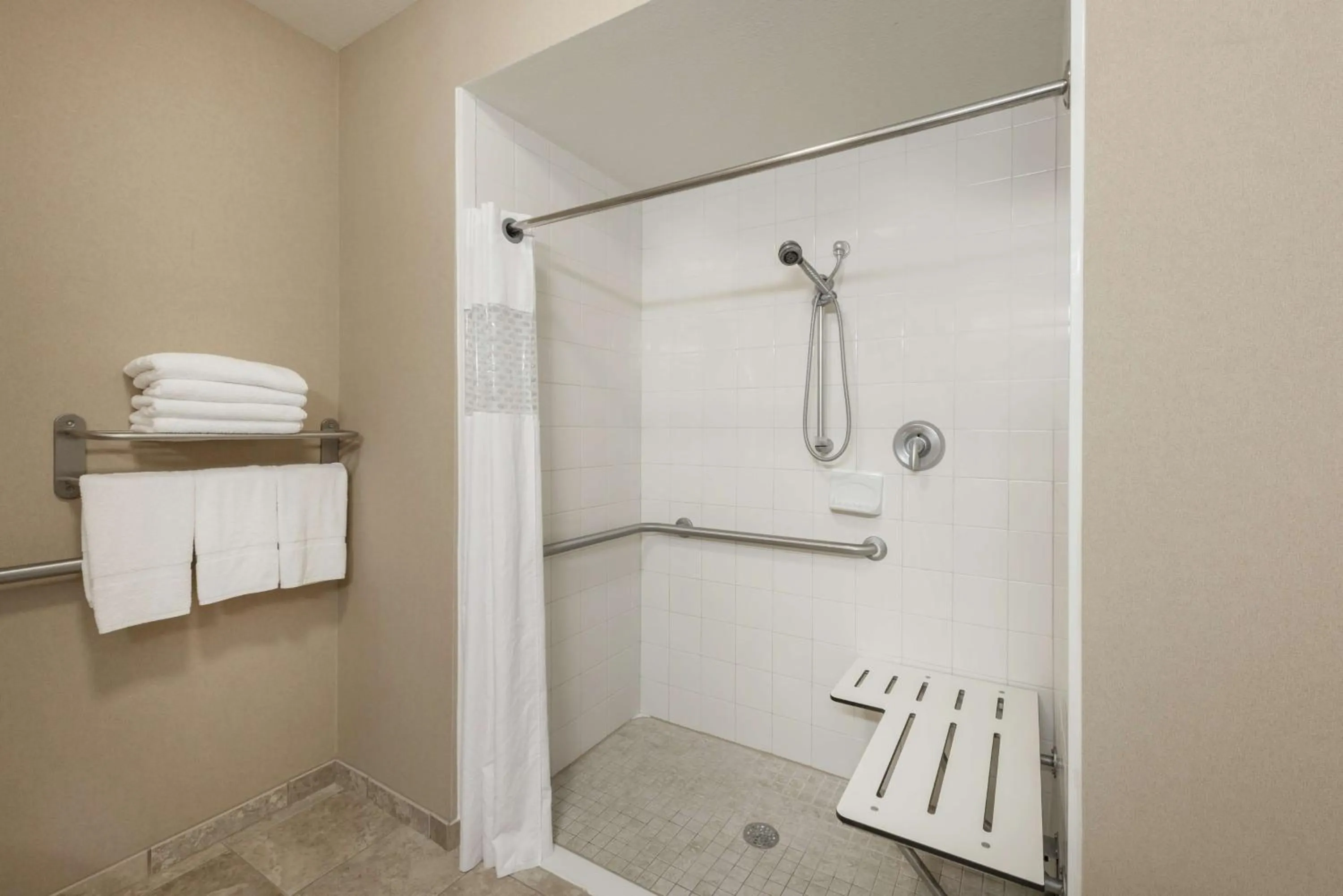 Bathroom in Hampton Inn Branson - Branson Hills