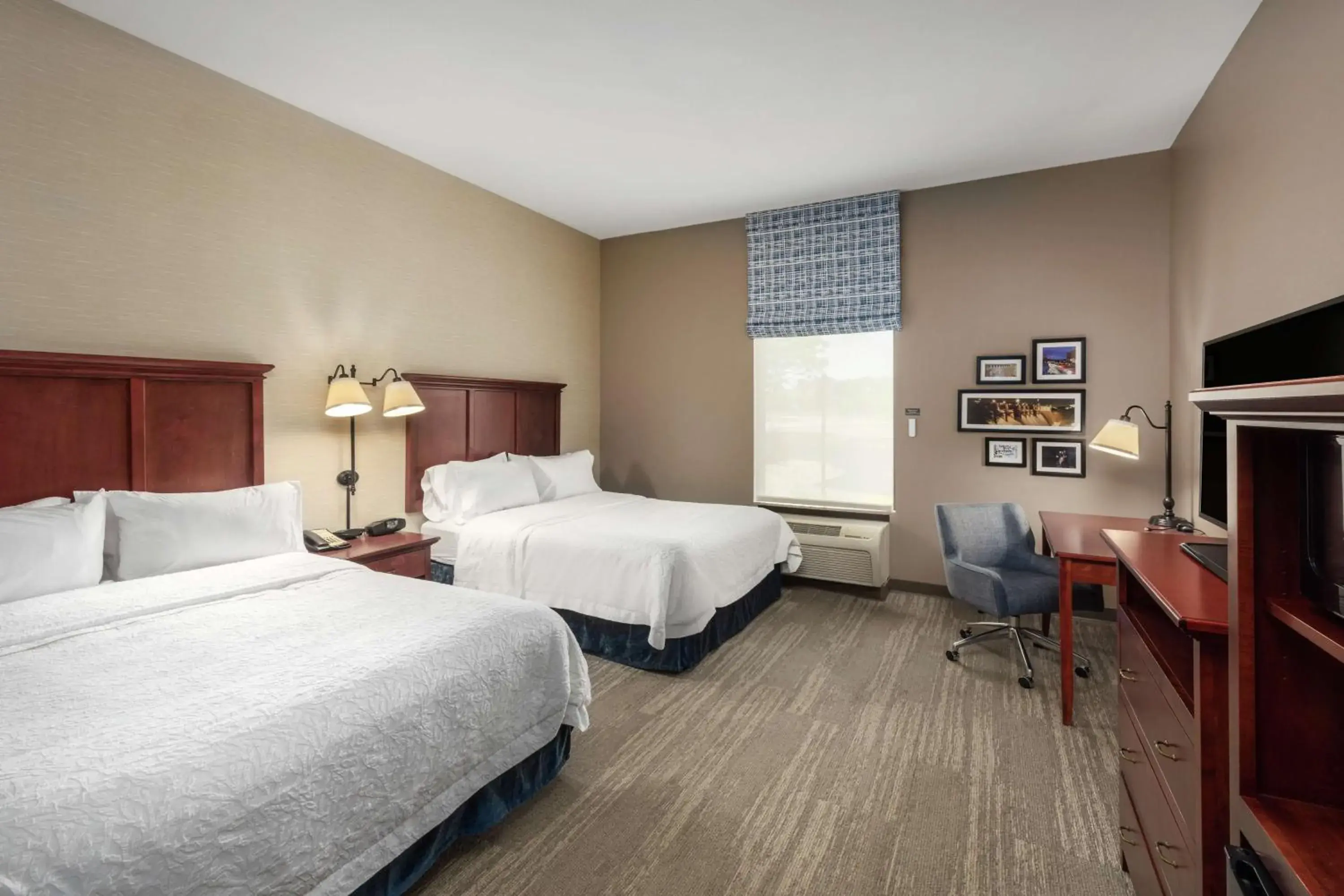 Queen Room with Two Queen Beds - Hearing Access/Non-Smoking in Hampton Inn Branson - Branson Hills Queen Room with Two Queen Beds - Hearing Access/Non-Smoking in Hampton Inn Branson - Branson Hills