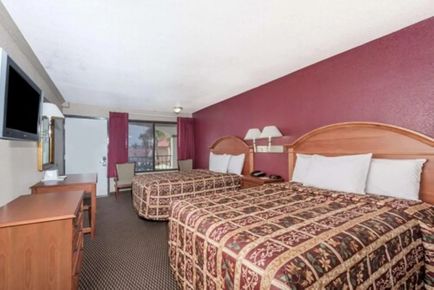 View (from property/room), Bed in Days Inn by Wyndham San Antonio Splashtown/ATT Center