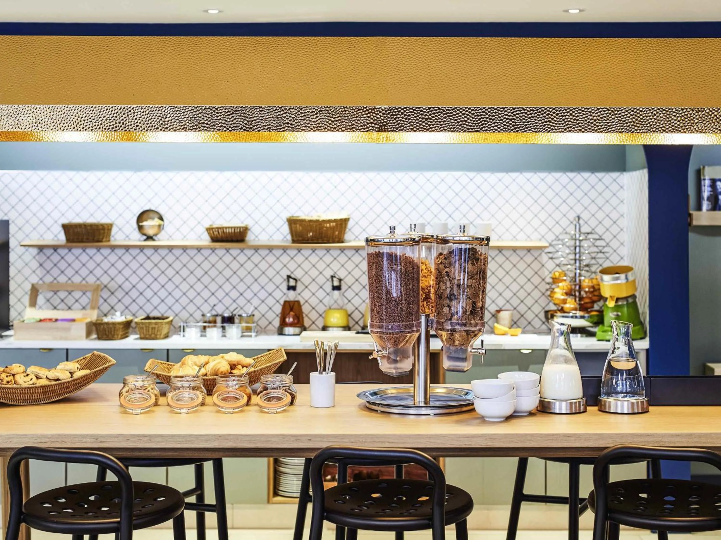 Breakfast in Aparthotel Adagio Edinburgh Royal Mile