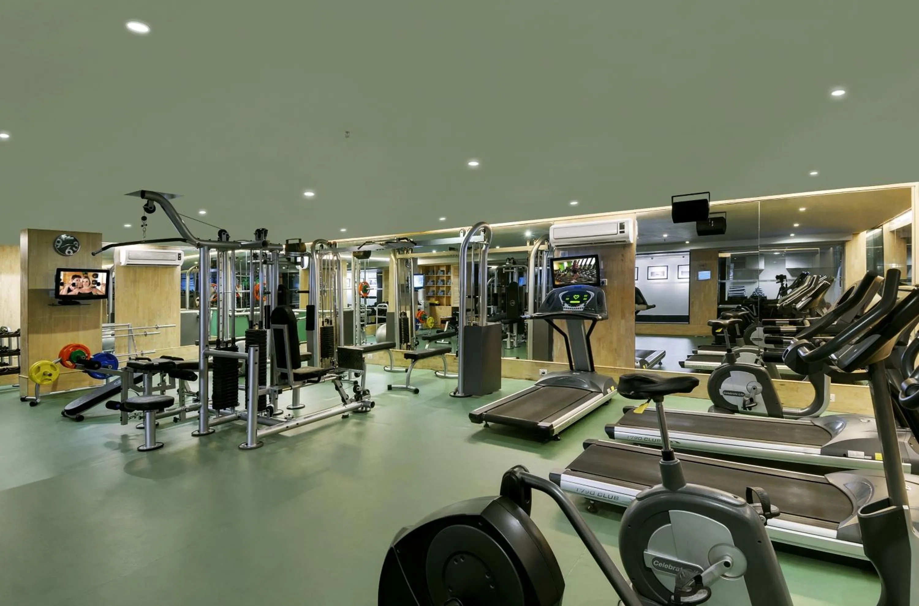 Fitness centre/facilities in Grand Mercure Bangalore - An Accor Brand
