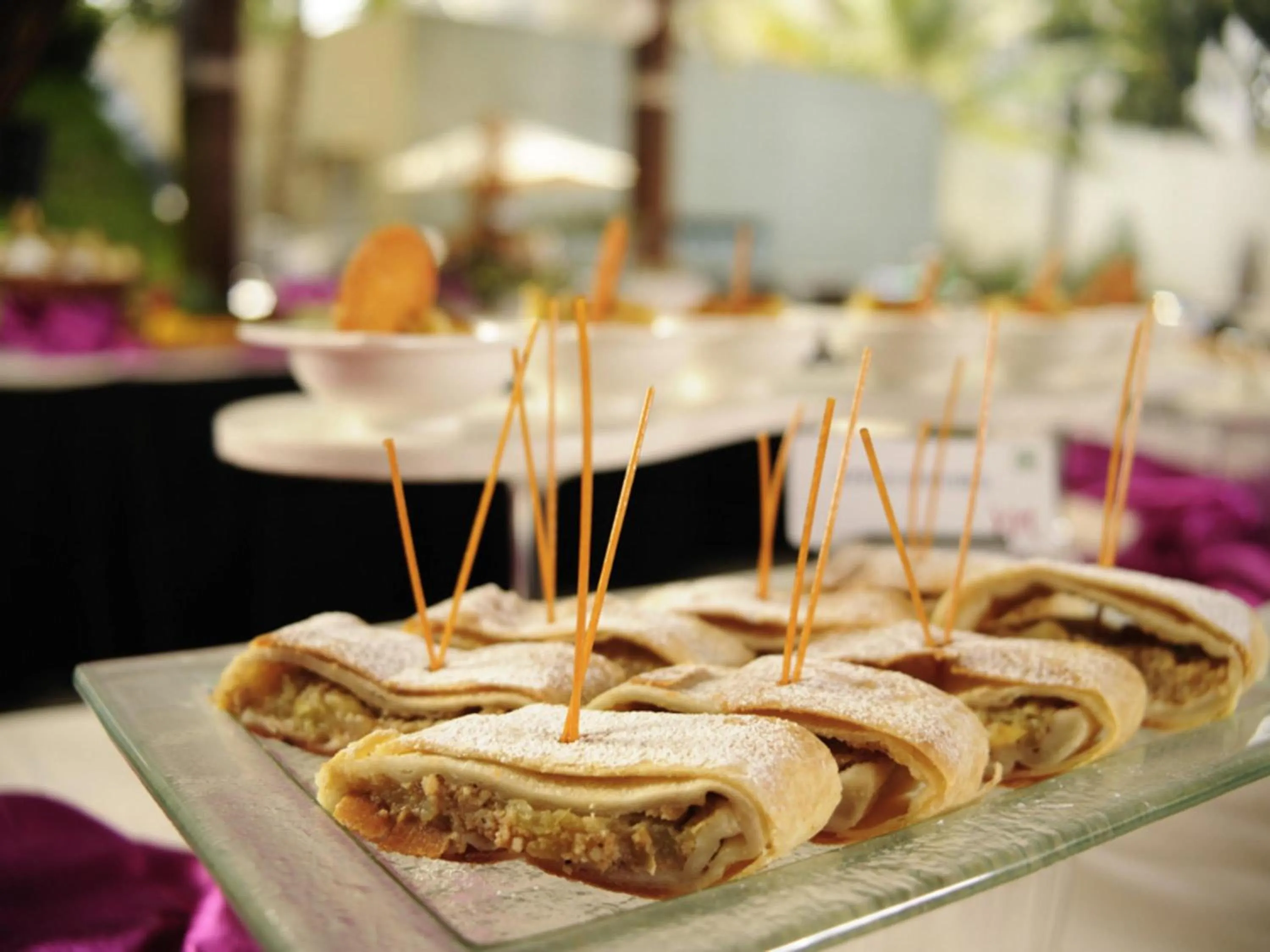 Restaurant/places to eat in Grand Mercure Bangalore - An Accor Brand