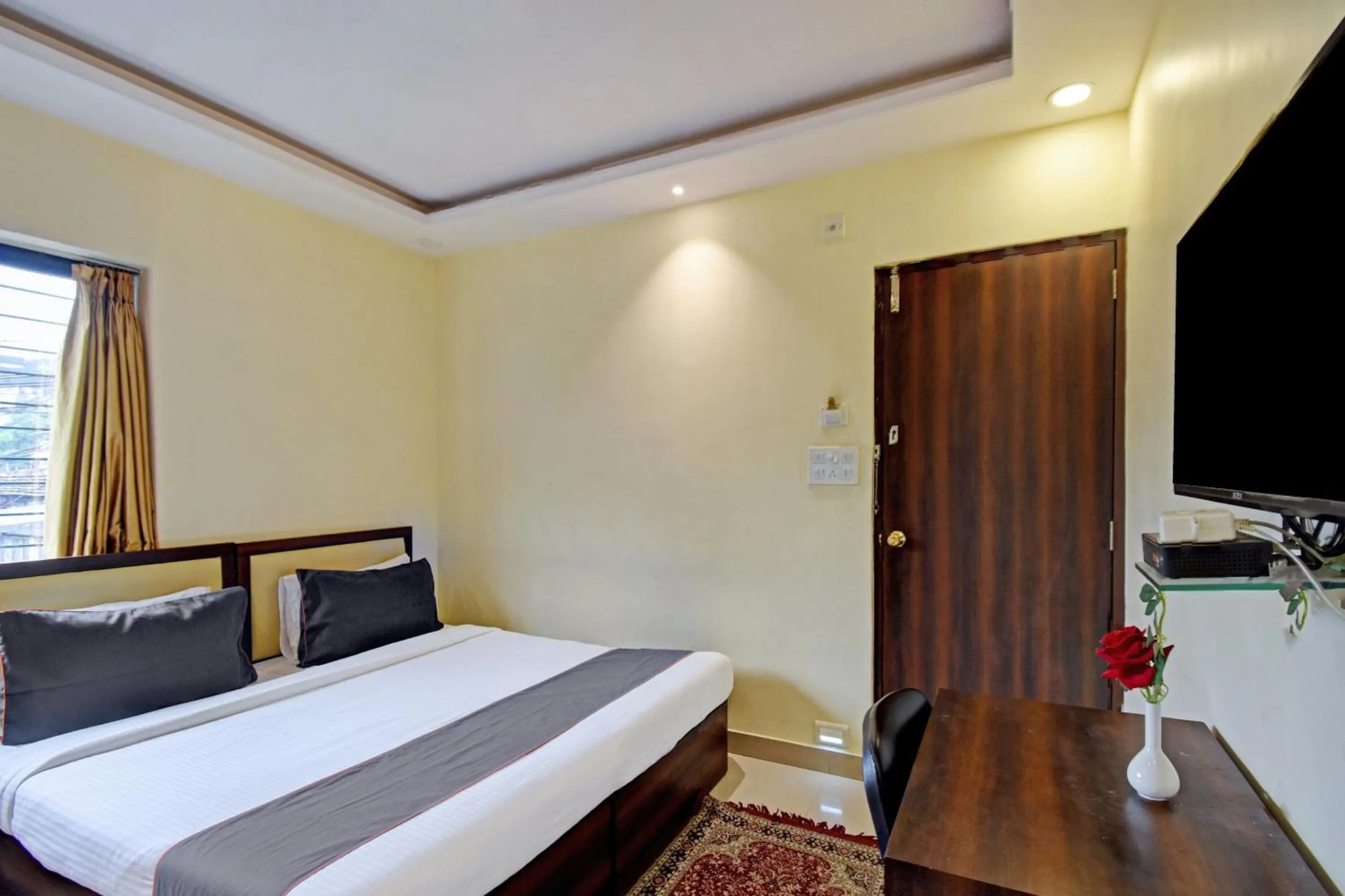 Bedroom, Bed in Collection O Motisarai