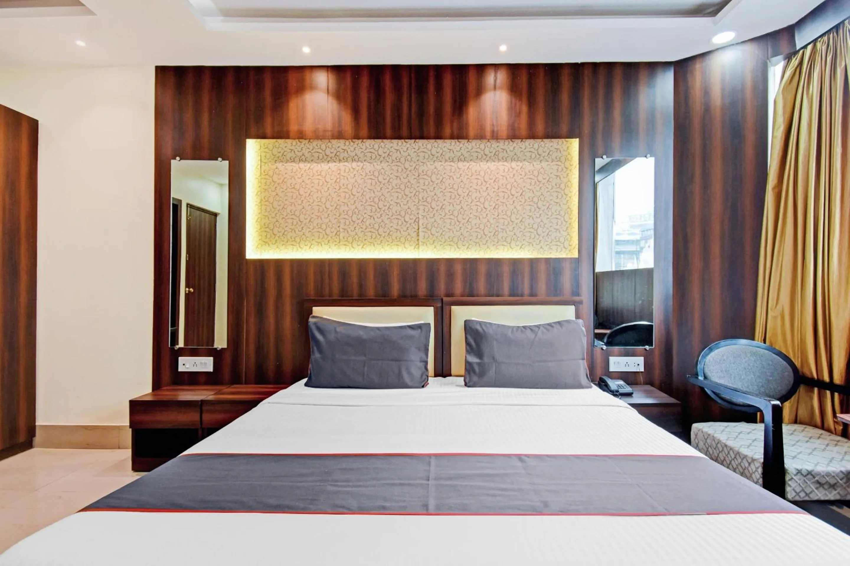 Bedroom, Bed in Collection O Motisarai