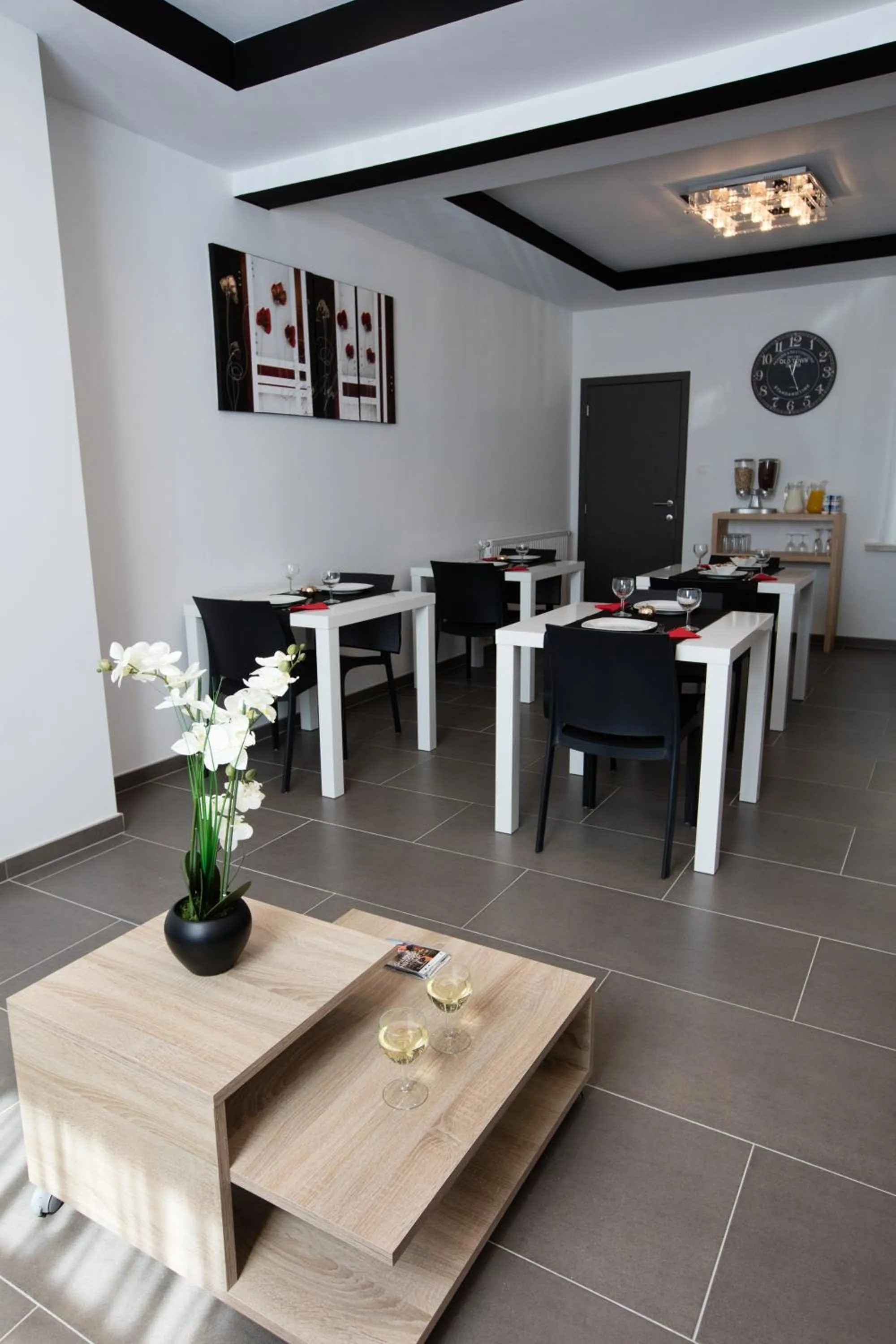 Communal lounge/ TV room in Elysian