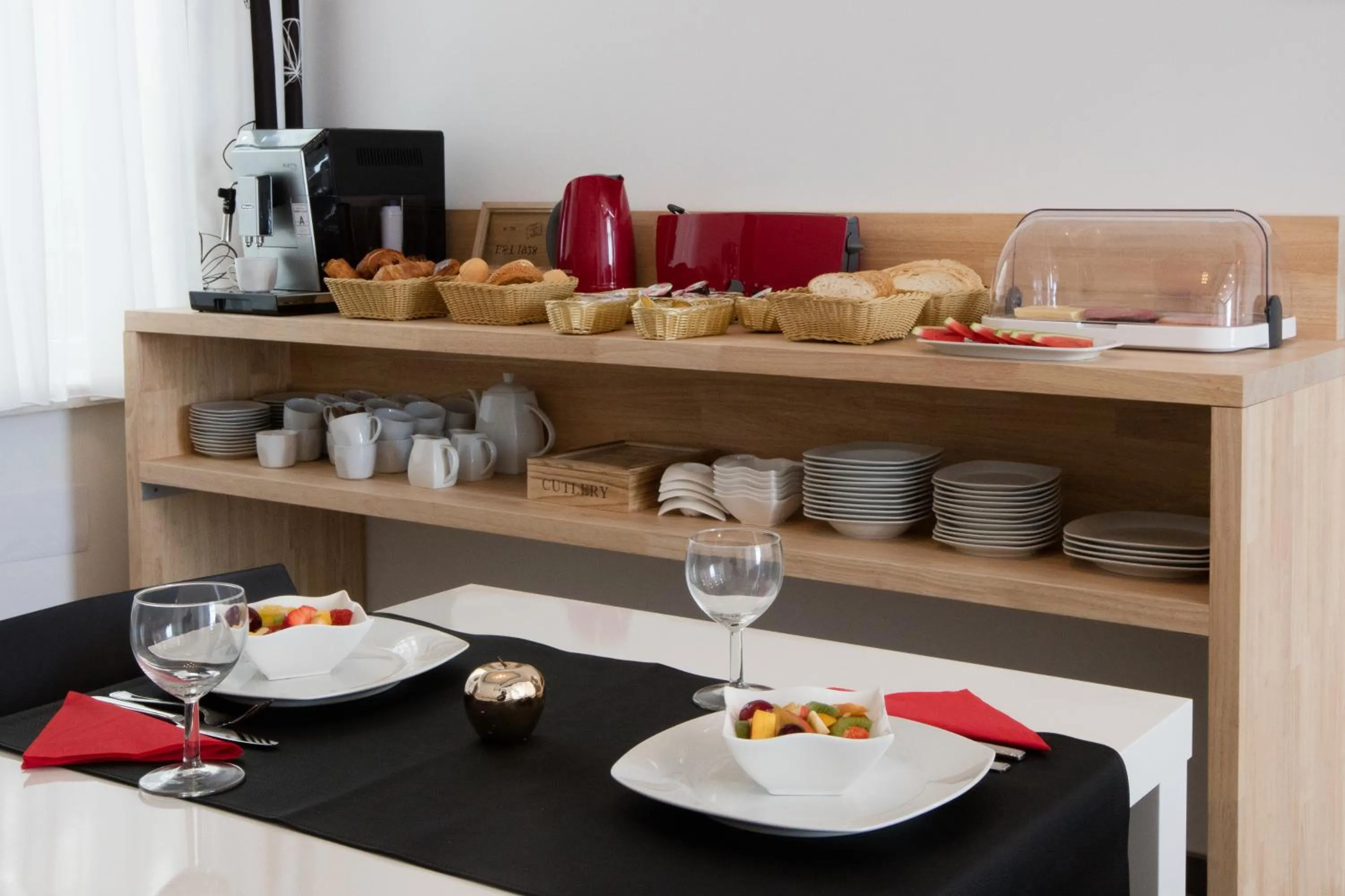 Continental breakfast in Elysian