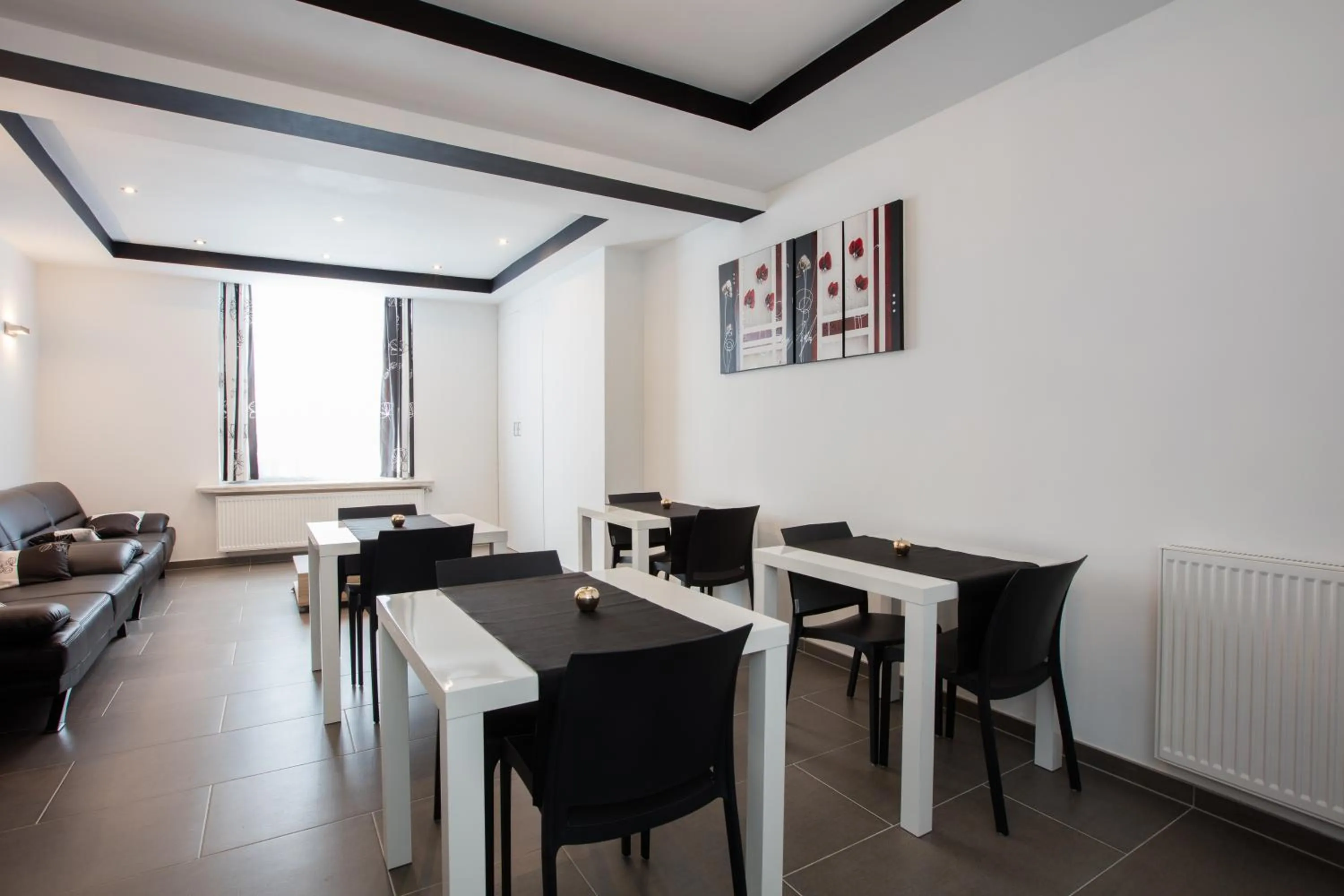 Communal lounge/ TV room in Elysian