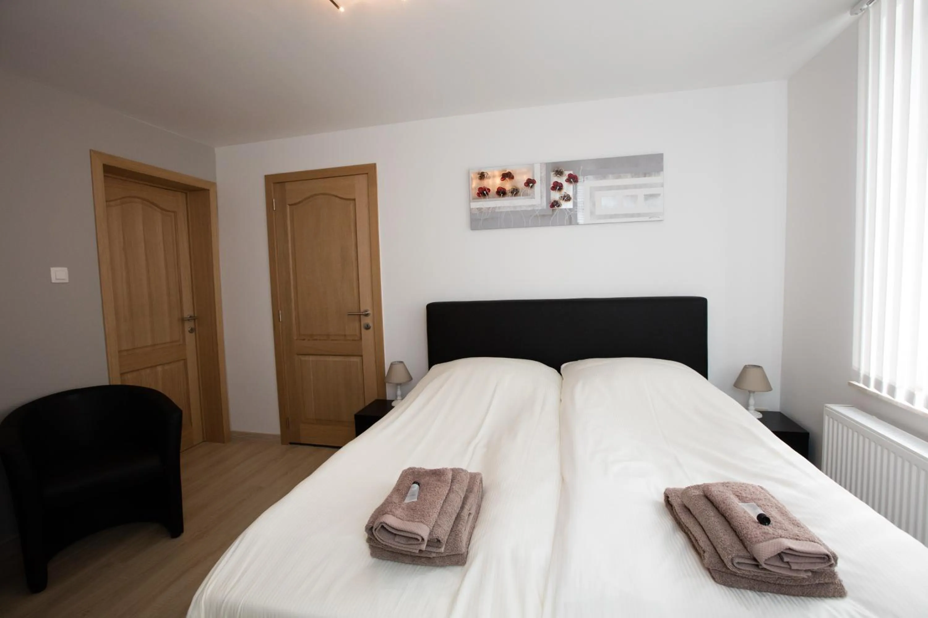 Bedroom, Bed in Elysian