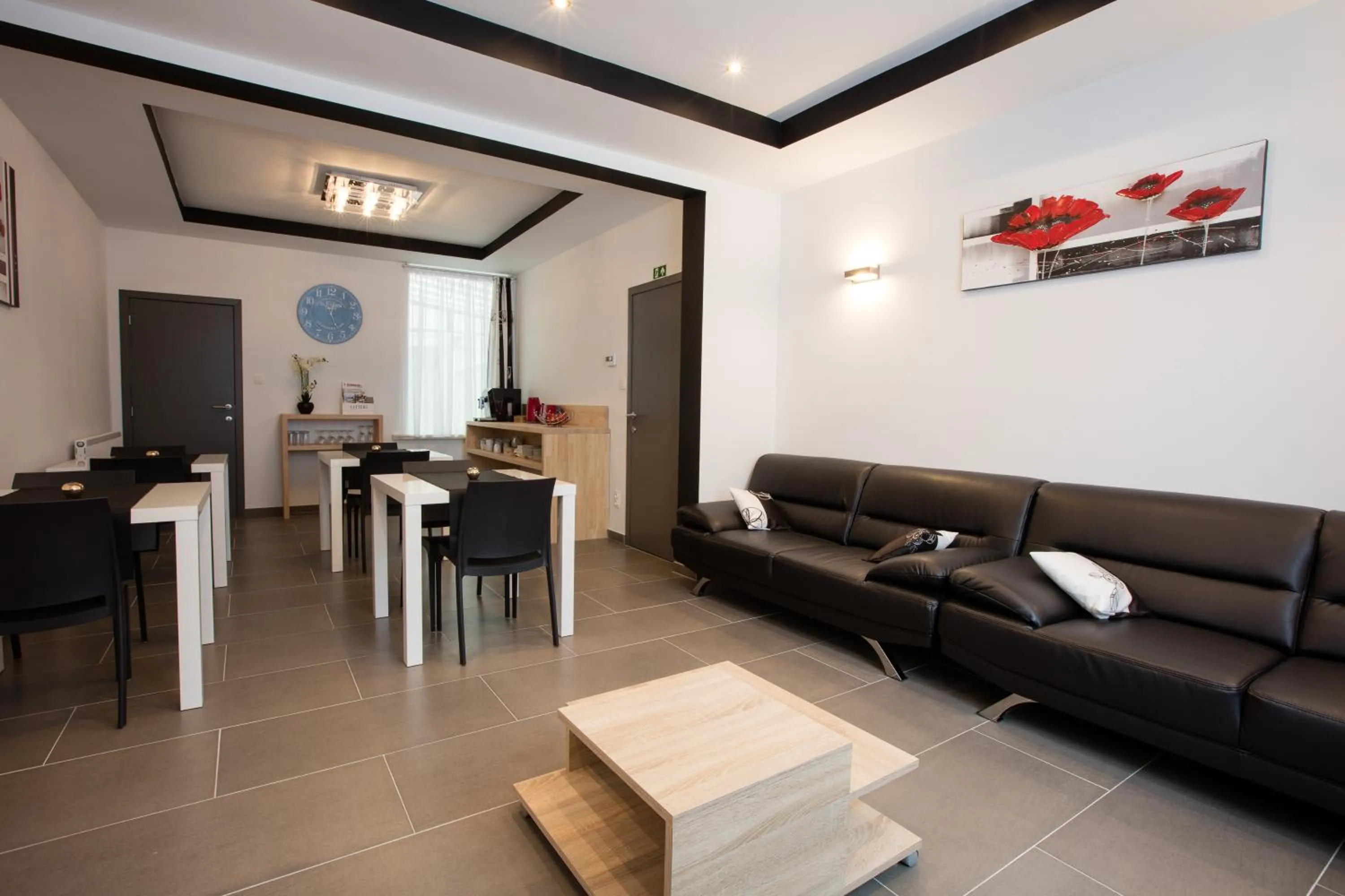 Communal lounge/ TV room in Elysian