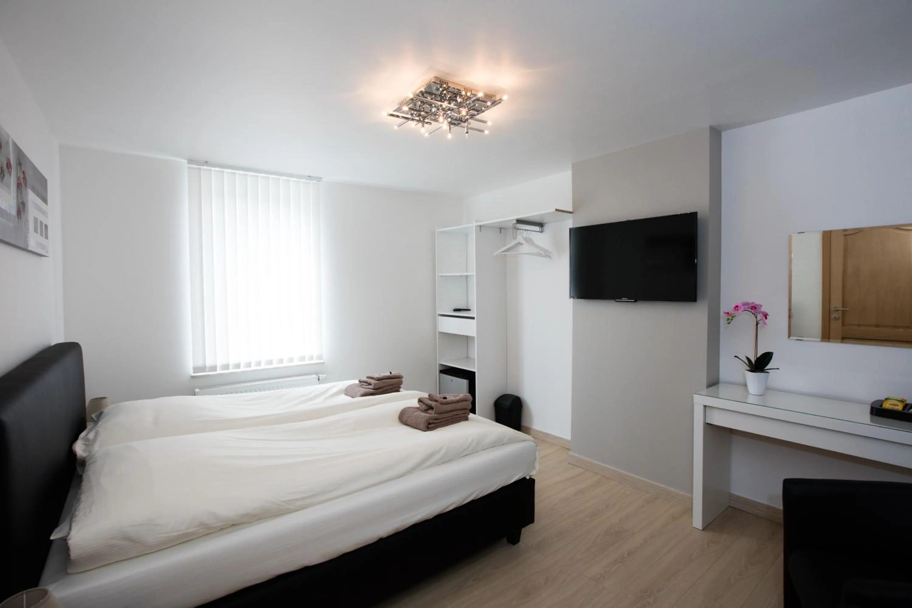 Bedroom, Bed in Elysian