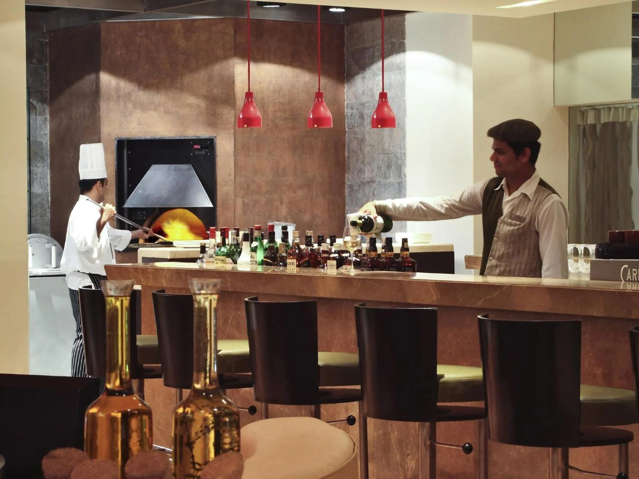 Restaurant/places to eat in Novotel Mumbai Juhu Beach