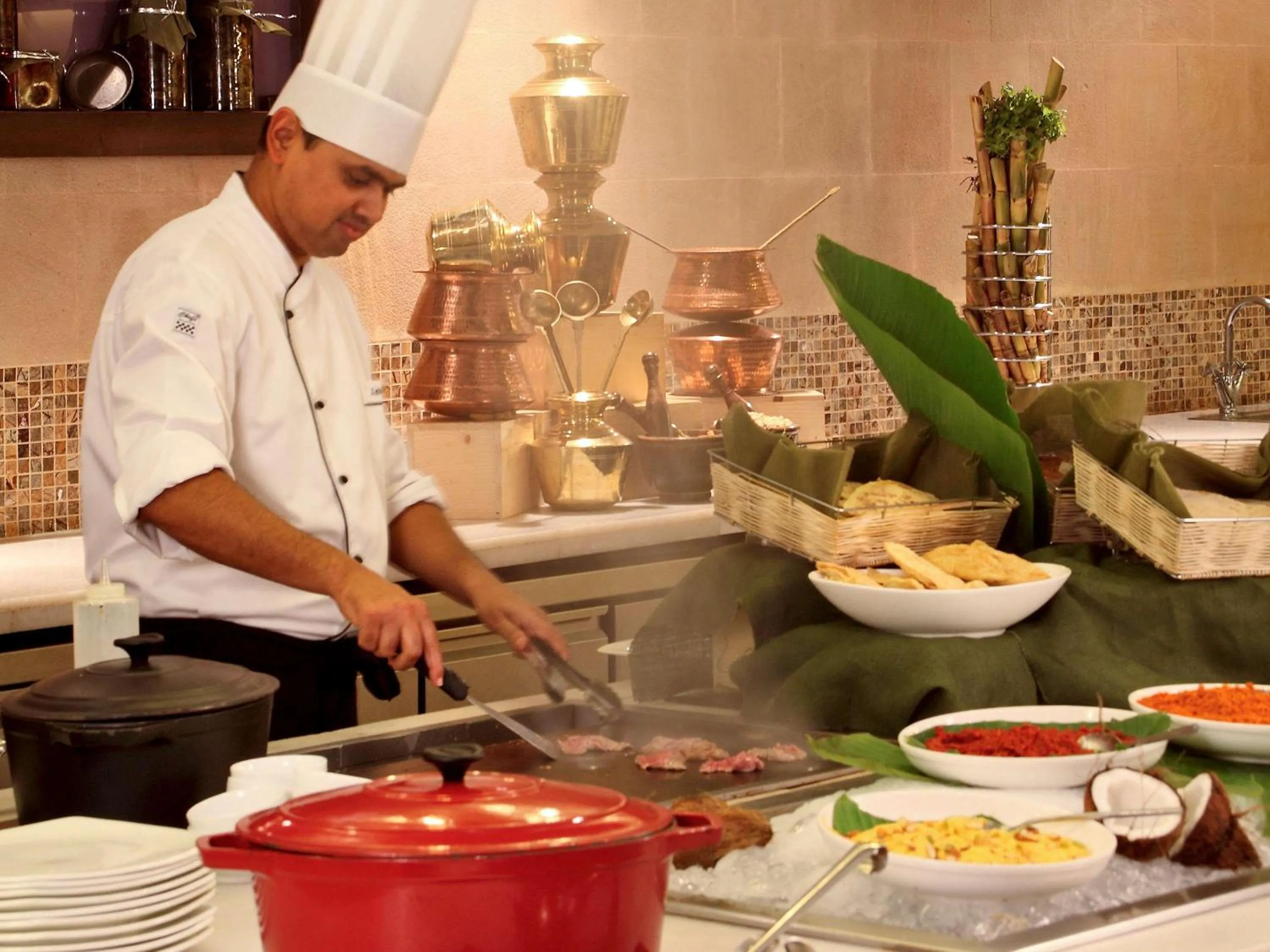 Restaurant/places to eat in Novotel Mumbai Juhu Beach