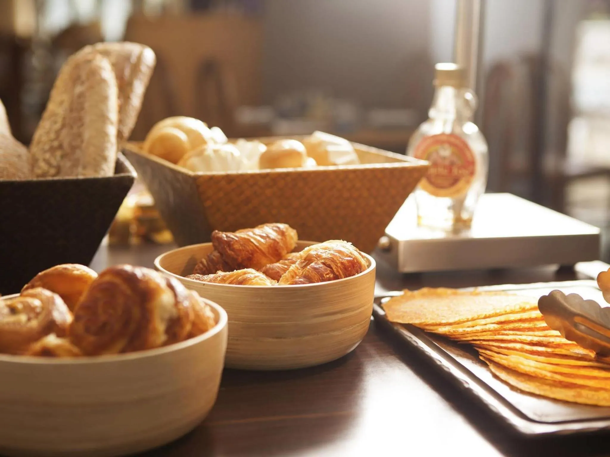 Restaurant/places to eat in Novotel Mumbai Juhu Beach