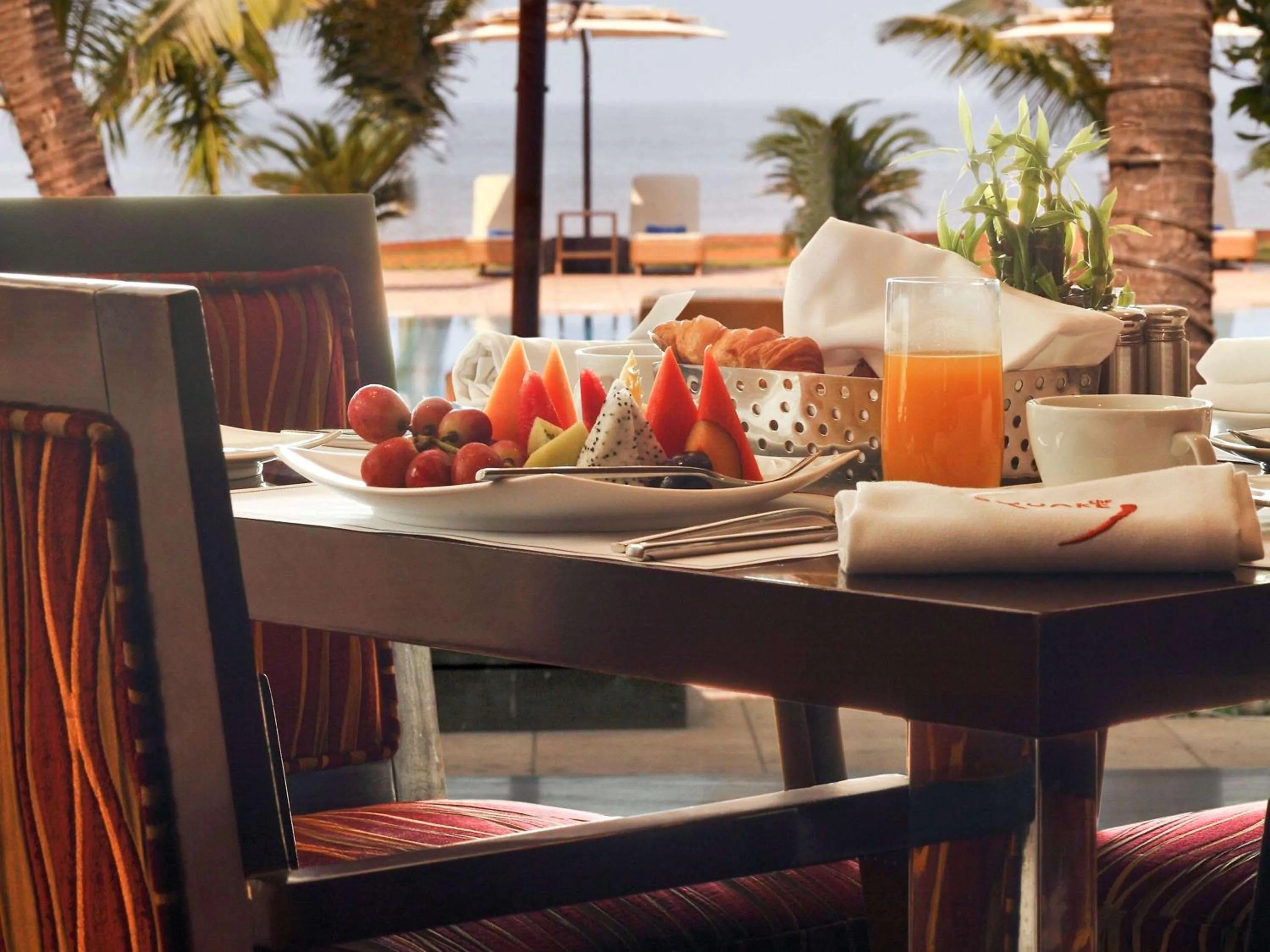 Restaurant/places to eat in Novotel Mumbai Juhu Beach