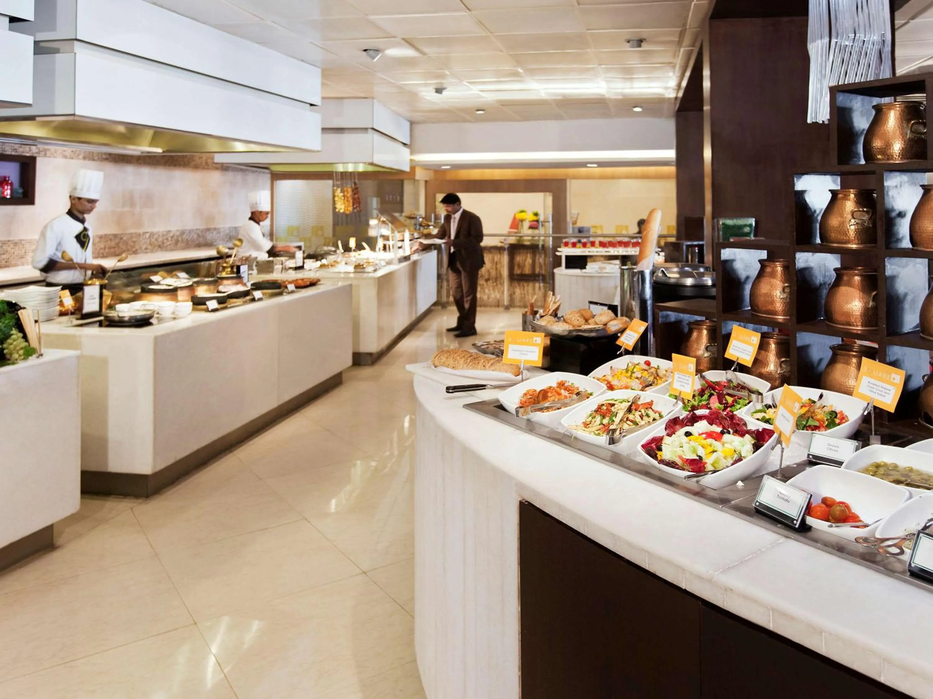 Restaurant/places to eat in Novotel Mumbai Juhu Beach